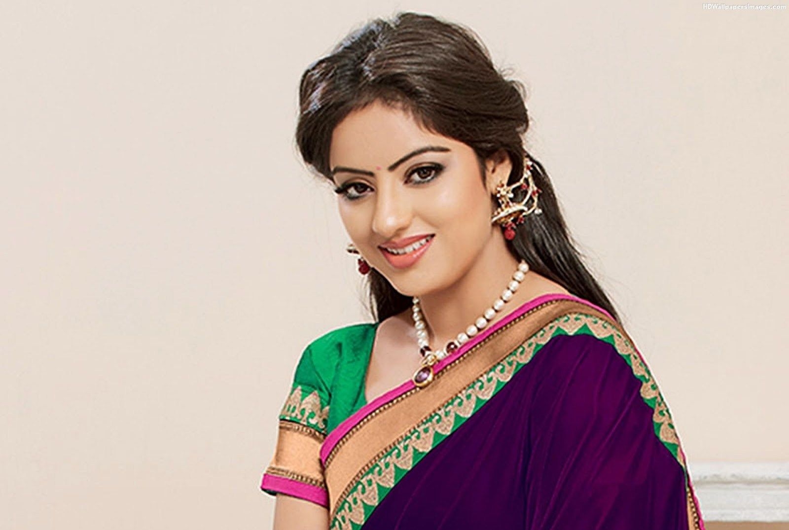 1600x1080 Diya Aur Baati Hum' Fame Deepika Singh's Mother Tests Positive, Desktop