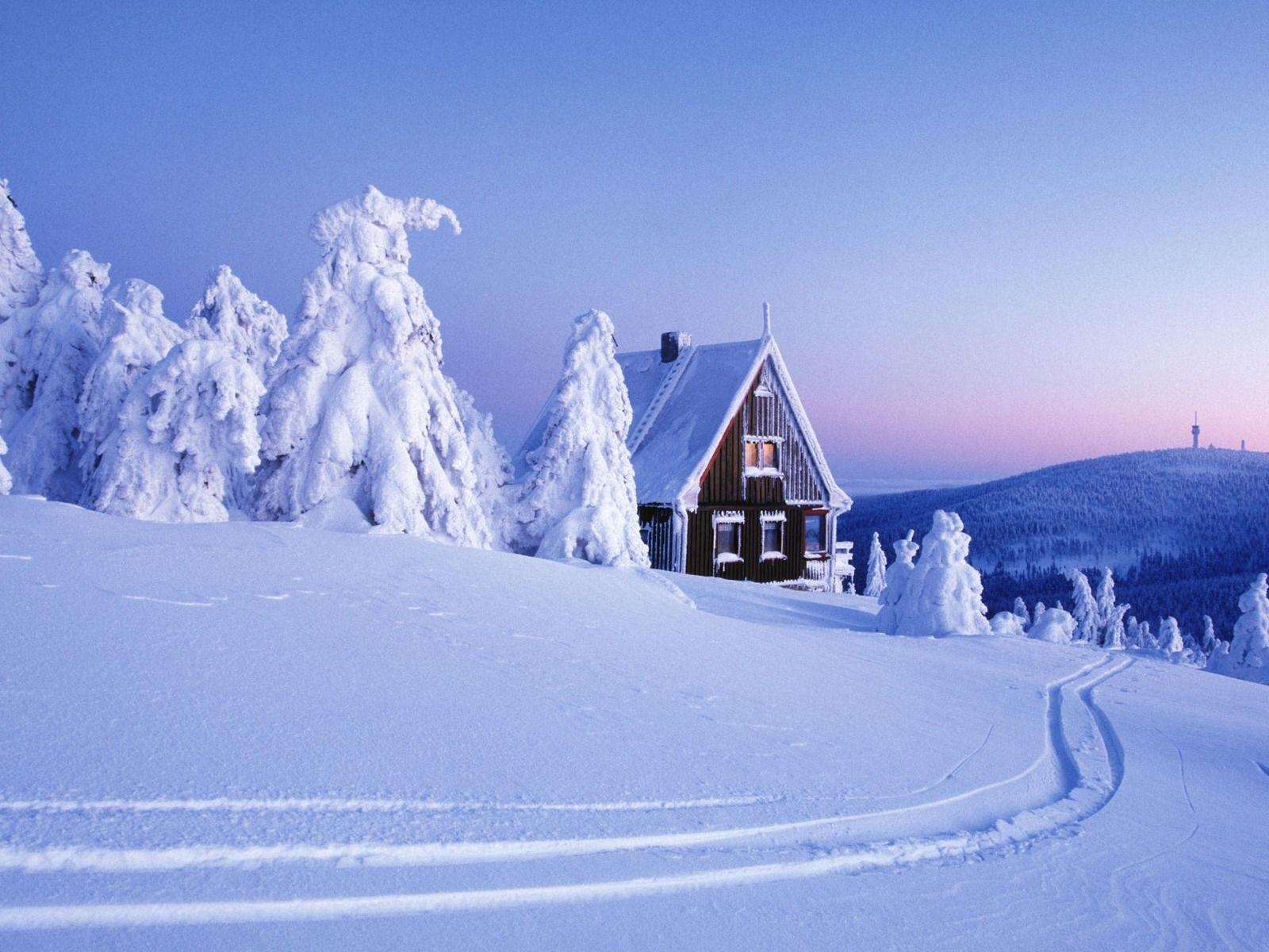 1600x1200 Cabins in the snow Wallpaper, Desktop