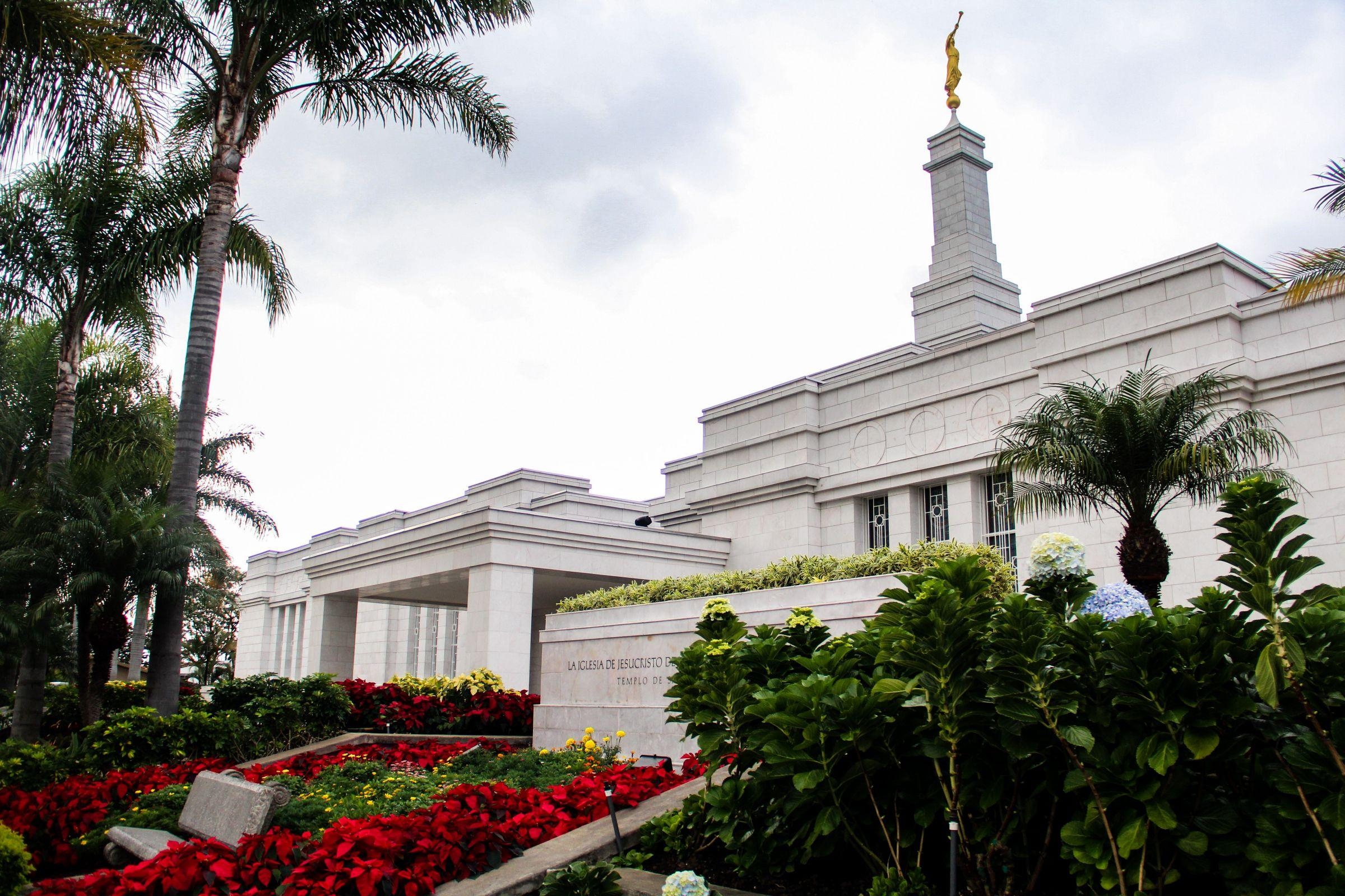 2400x1600 San José Costa Rica Temple, Desktop