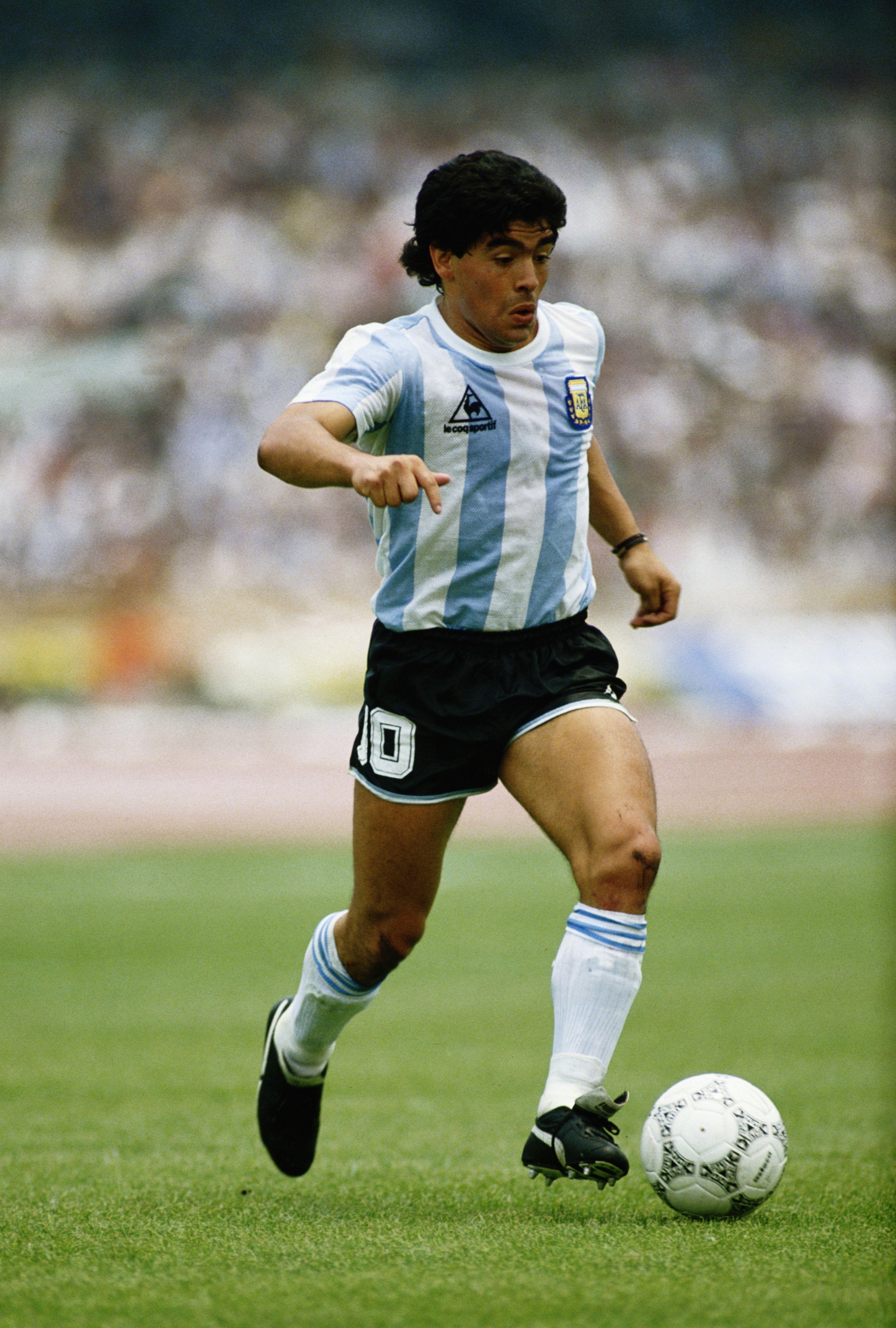 3260x4820 px Maradona (5465.59 KB).07.2015, Phone