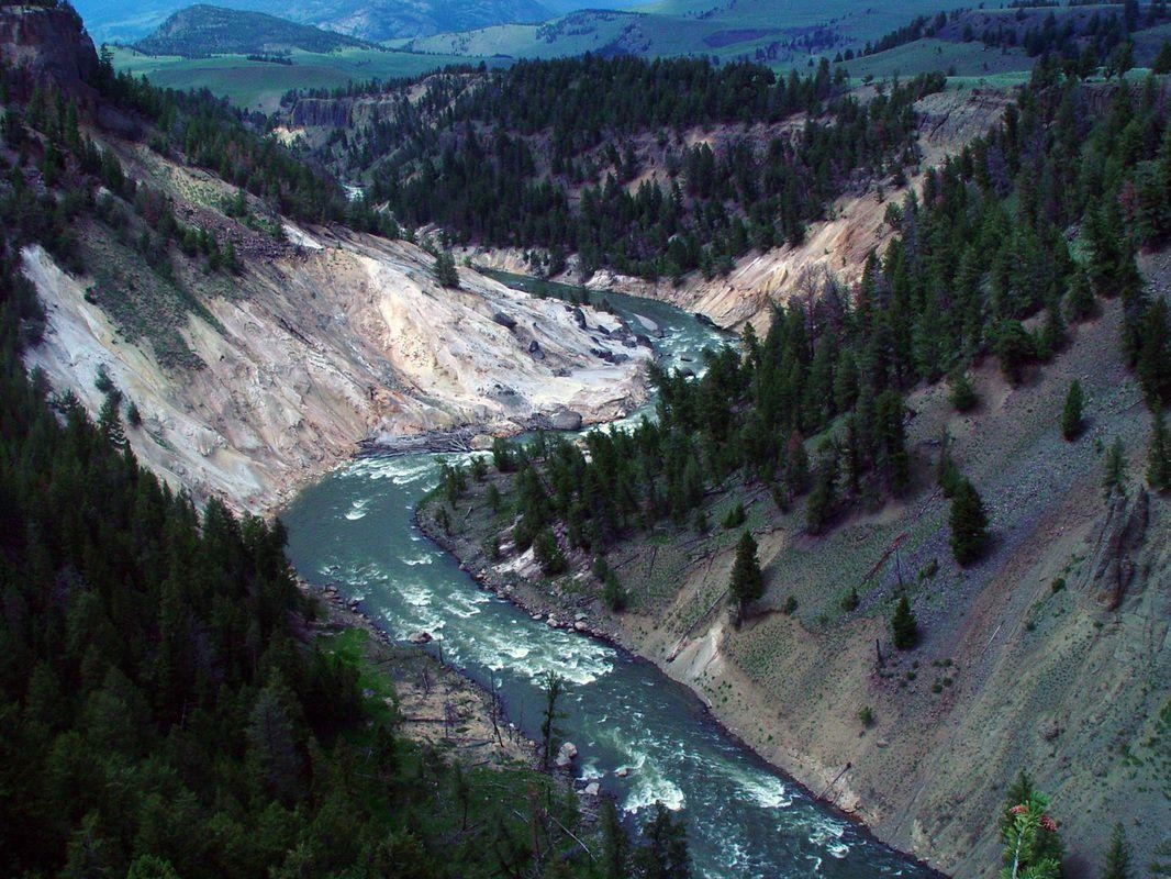 1070x800 Calcite Canyon, Yellowstone National Park, Background Wallpaper, Desktop