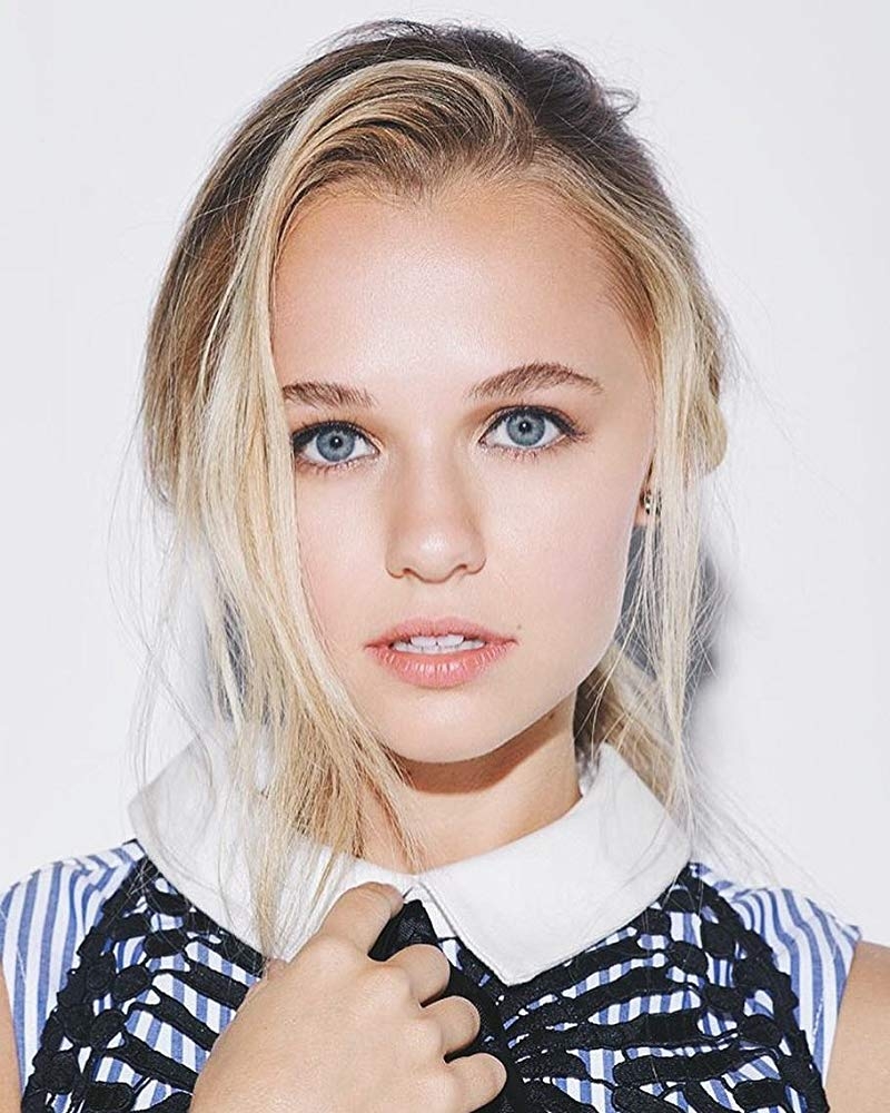 800x1000 Madison Iseman, Phone