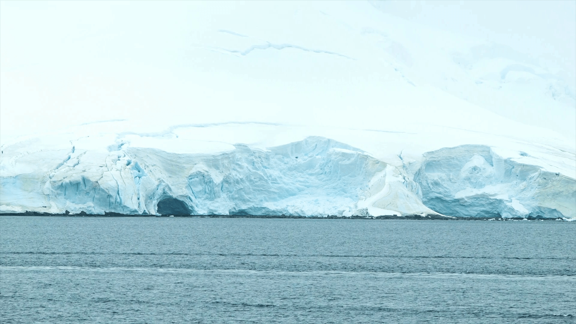 1920x1080 Ice Glaciers in Paradise Bay Antarctica Seen from a Moving Ship, Desktop