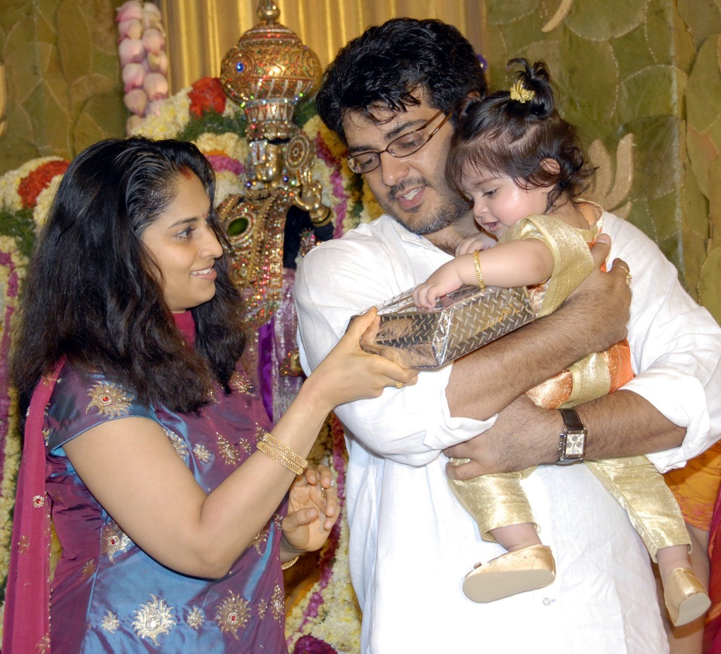 1420x1290 Home Insurance: Thala Ajith kumar shalini daughter Anoshka, Desktop