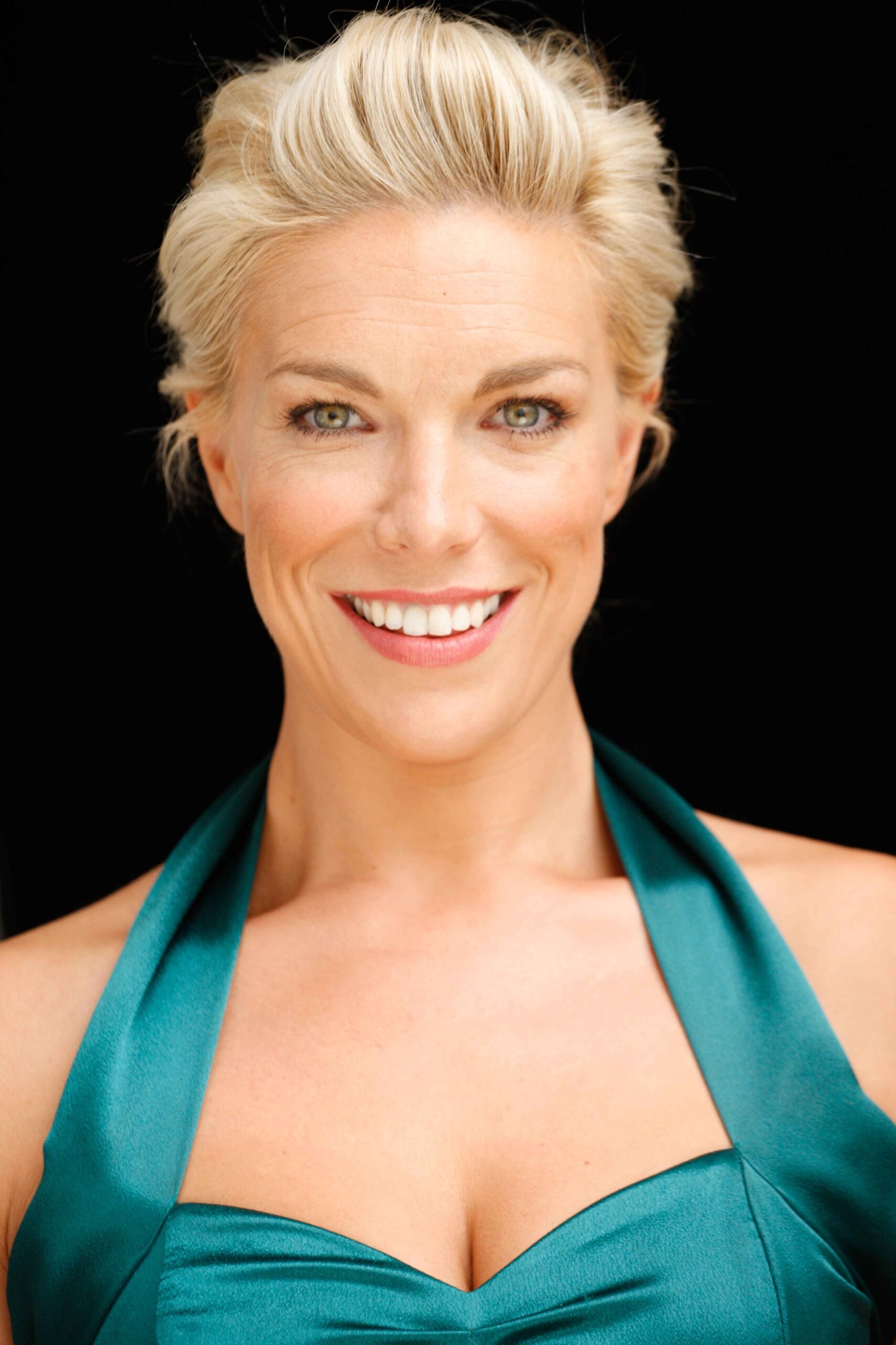 1710x2560 Hannah Waddingham, Phone