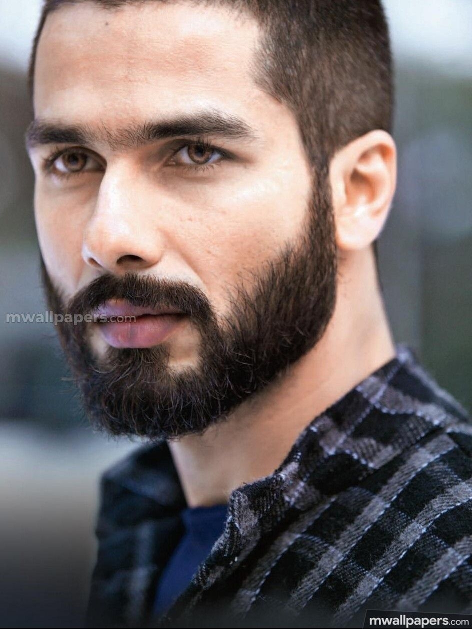 950x1260 Shahid Kapoor HD Photo & Wallpaper (1080p) () (2020), Phone