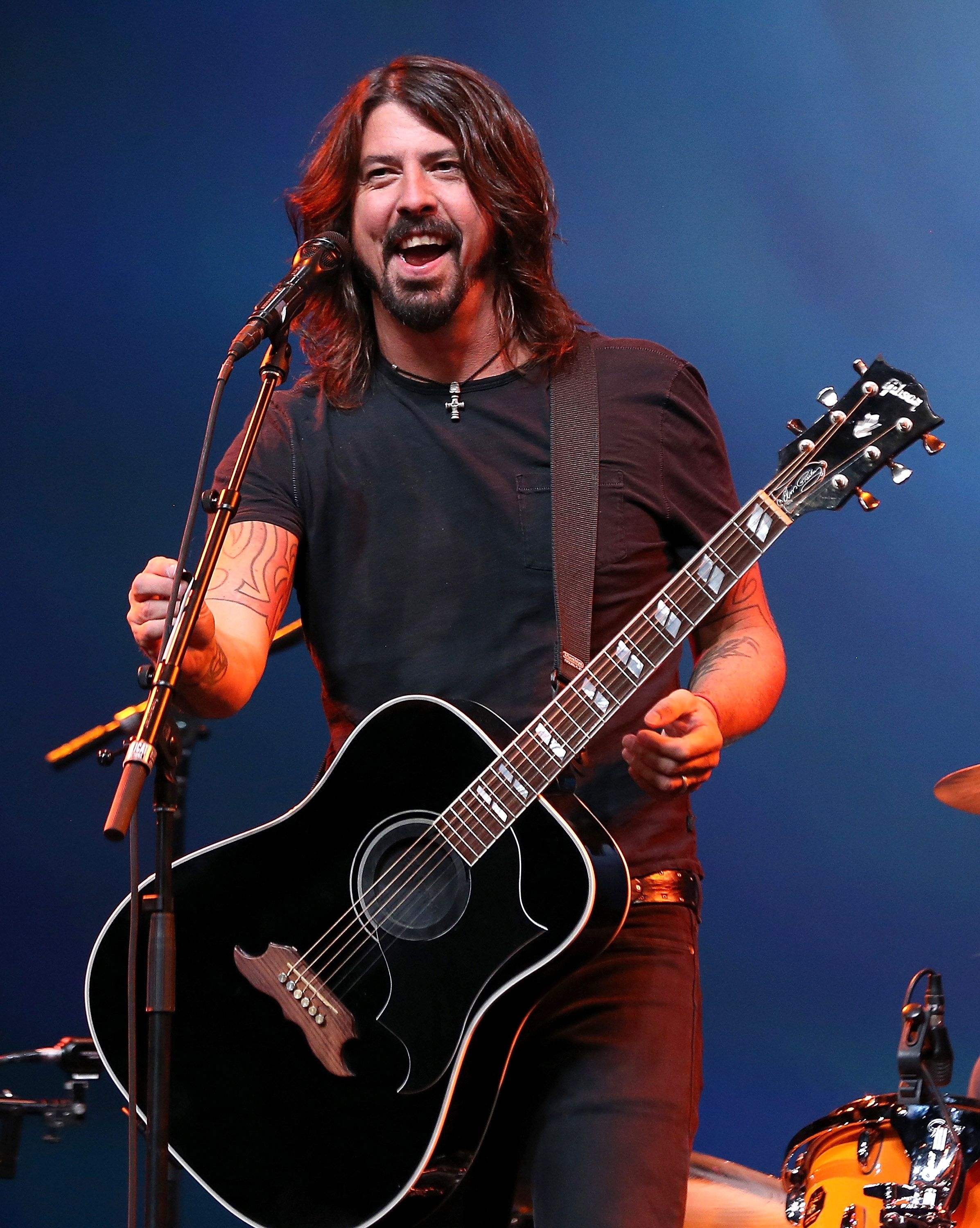 2400x3000 Dave Grohl Continues Foo Fighters.bustle.com, Phone