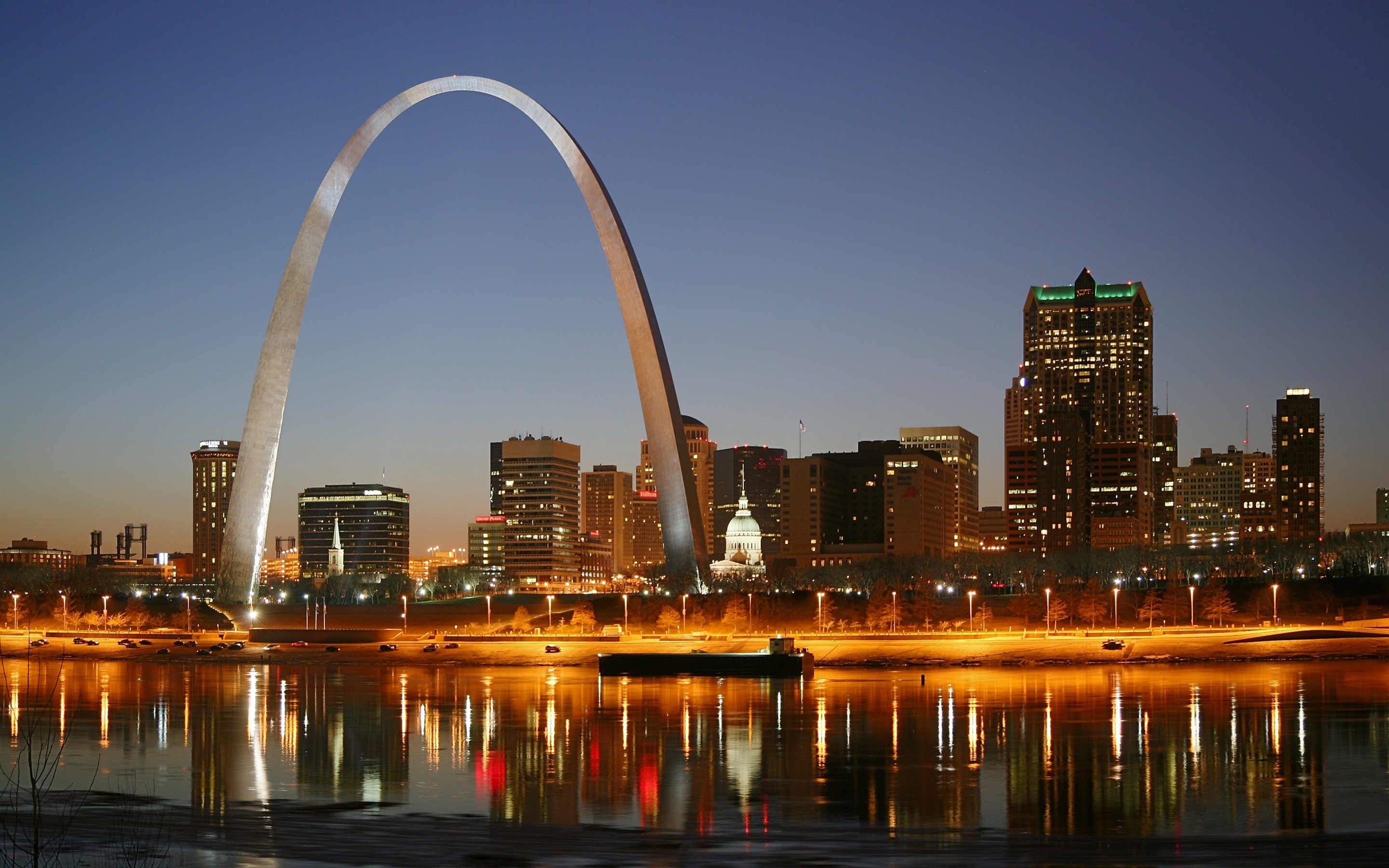 2880x1800 Wallpaper St. Louis, city night, Gateway Arch, houses, lights, river, Desktop