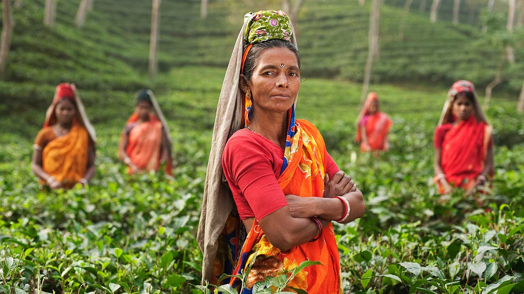 1680x950 Women at work in Bangladesh, Desktop