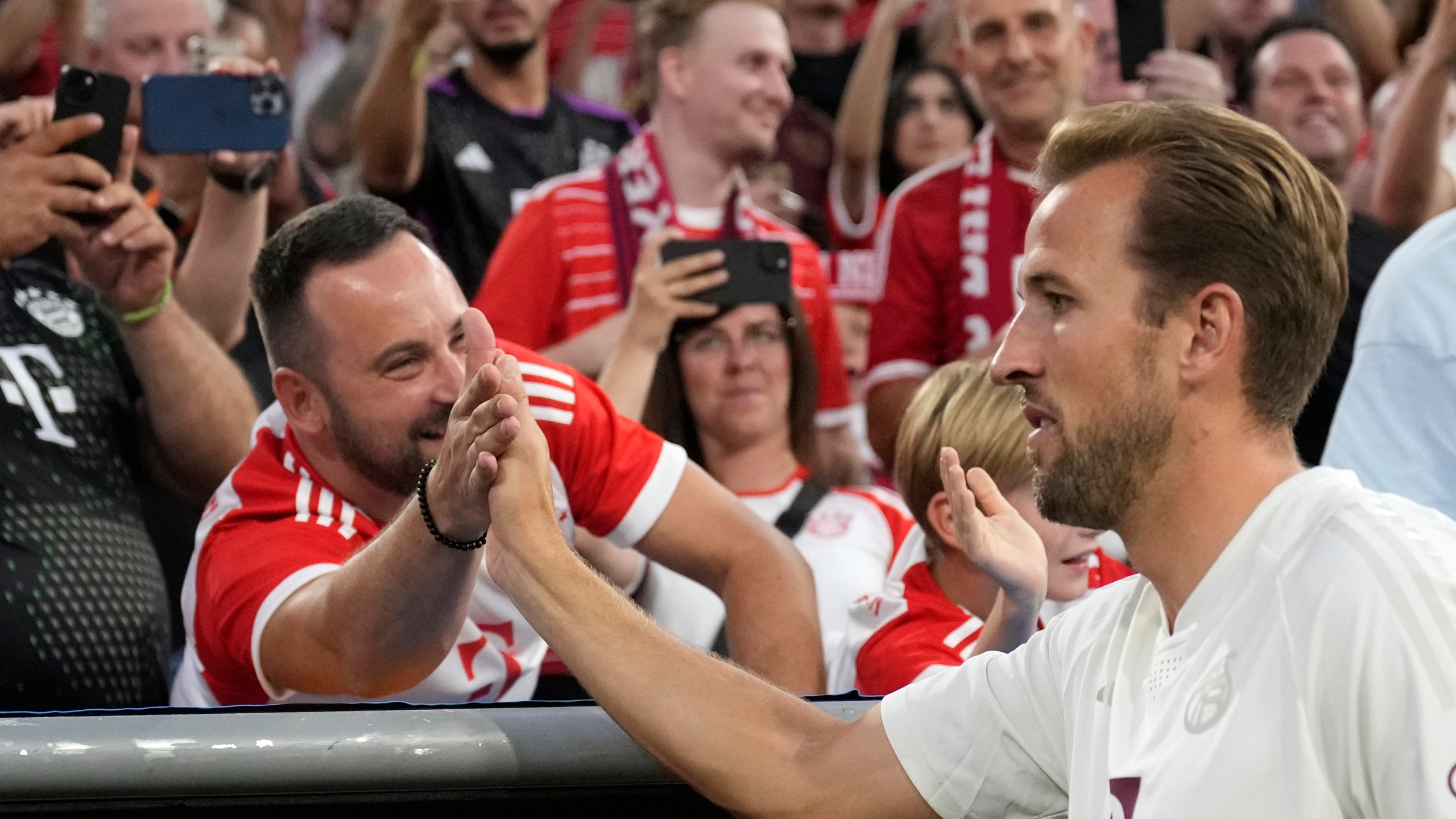 2560x1440 England captain Harry Kane 'buzzing, Desktop