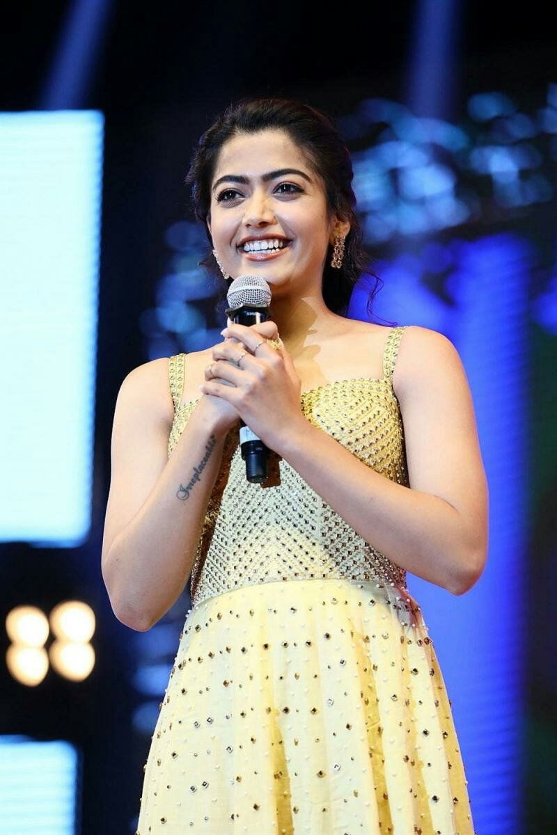 800x1200 Rashmika Mandanna At Sarileru Neekevvaru Pre Release Event, Phone