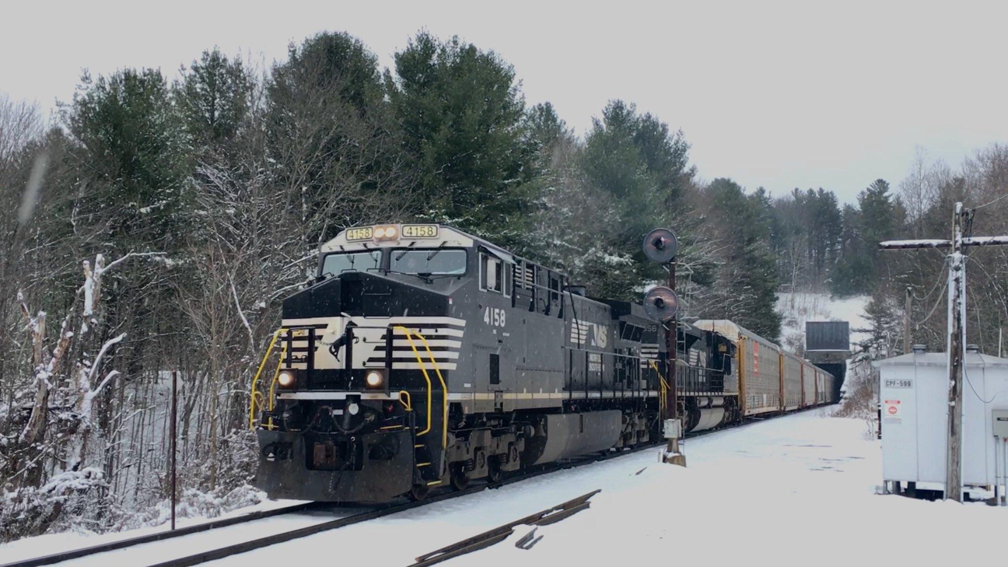 2050x1160 Norfolk Southern Southern serves 26, Desktop