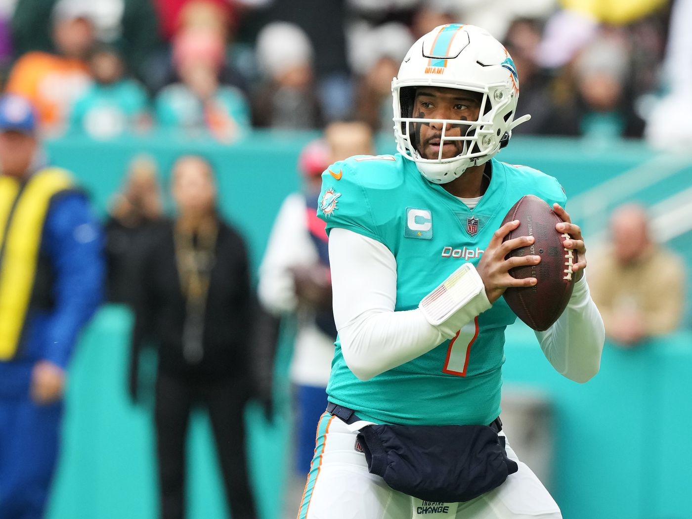 1400x1050 Miami Dolphins rumors: Who will be the QB in 2023? Will Tua be back?, Desktop