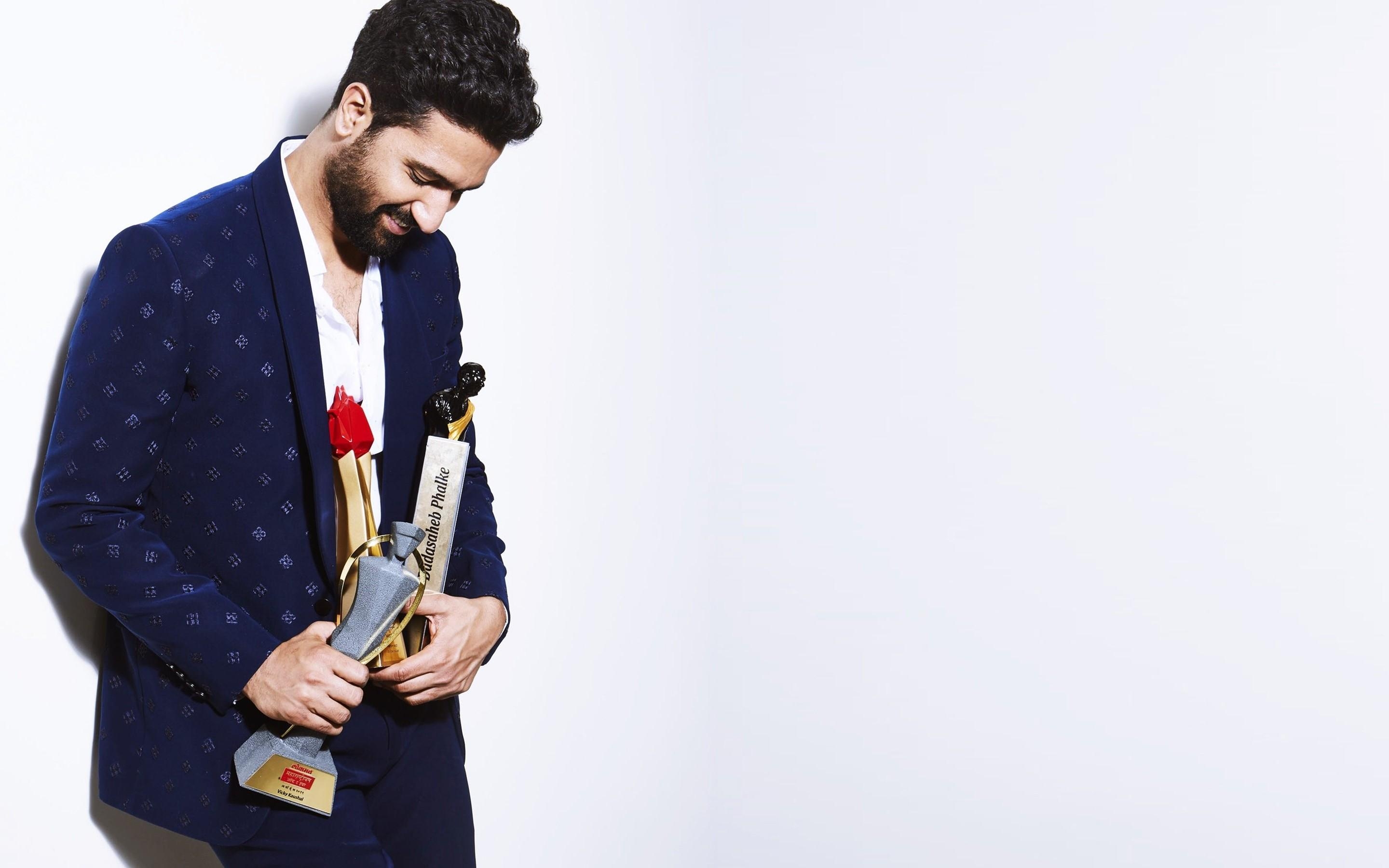 2880x1800 Vicky Kaushal HD Desktop Wallpaper 39986, Desktop