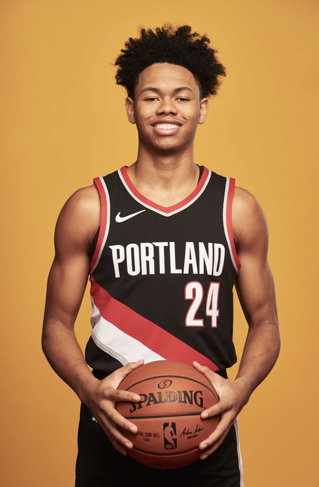 1070x1620 PHOTOS Anfernee Simons Rookie Photo, Phone