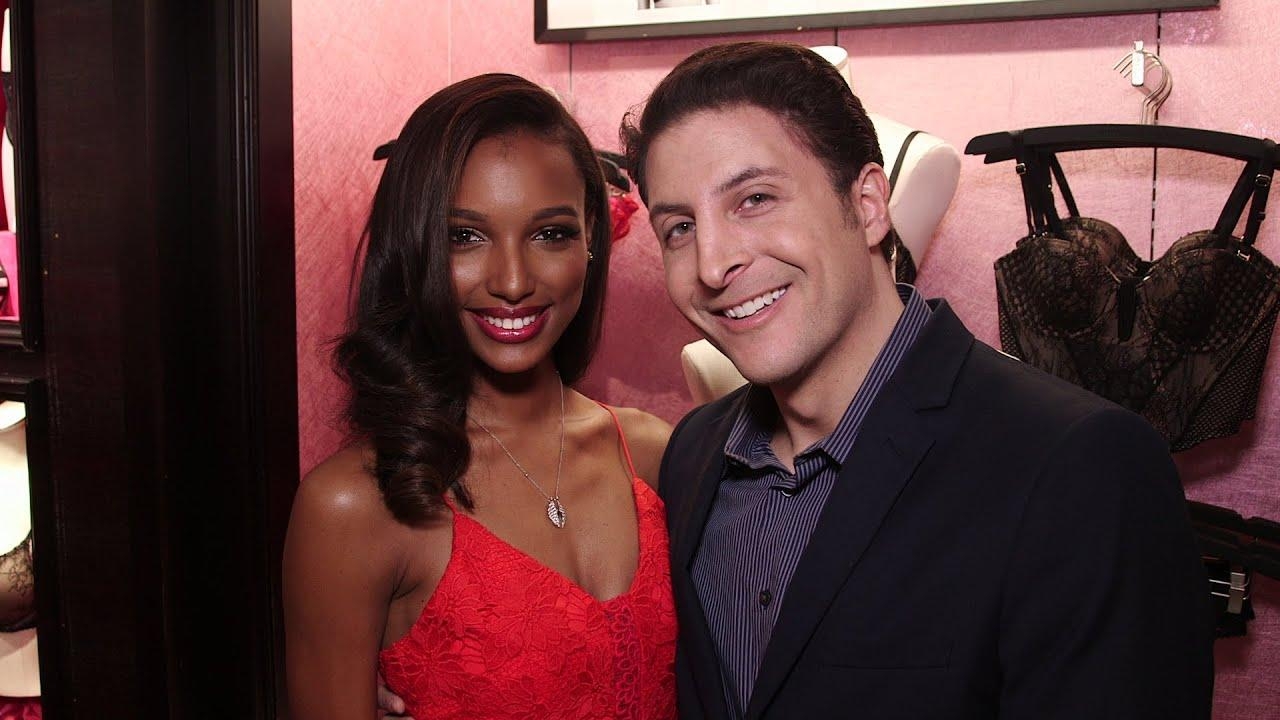 1280x720 VS Angel Jasmine Tookes Shares Her Valentine's Day Gift Picks, Desktop