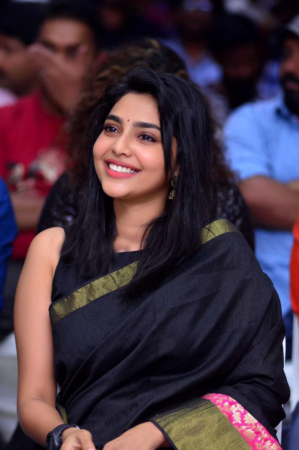 1000x1510 Aishwarya Lekshmi Hot And Cute HD Wallpaper Collection, Phone