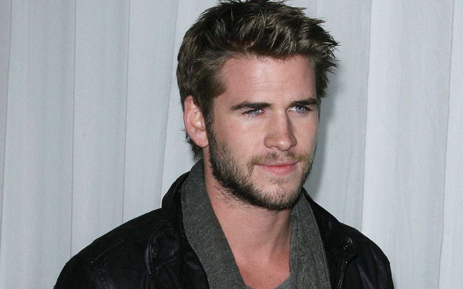 1920x1200 Liam Hemsworth Wallpaper High Resolution and Quality Download, Desktop