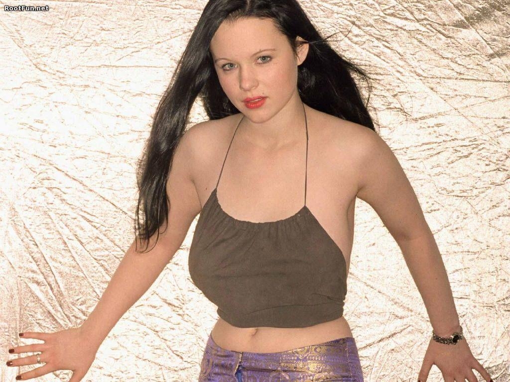 1030x770 thora birch. Thora Birch. Thora birch, Tops, Celebrity wallpaper, Desktop