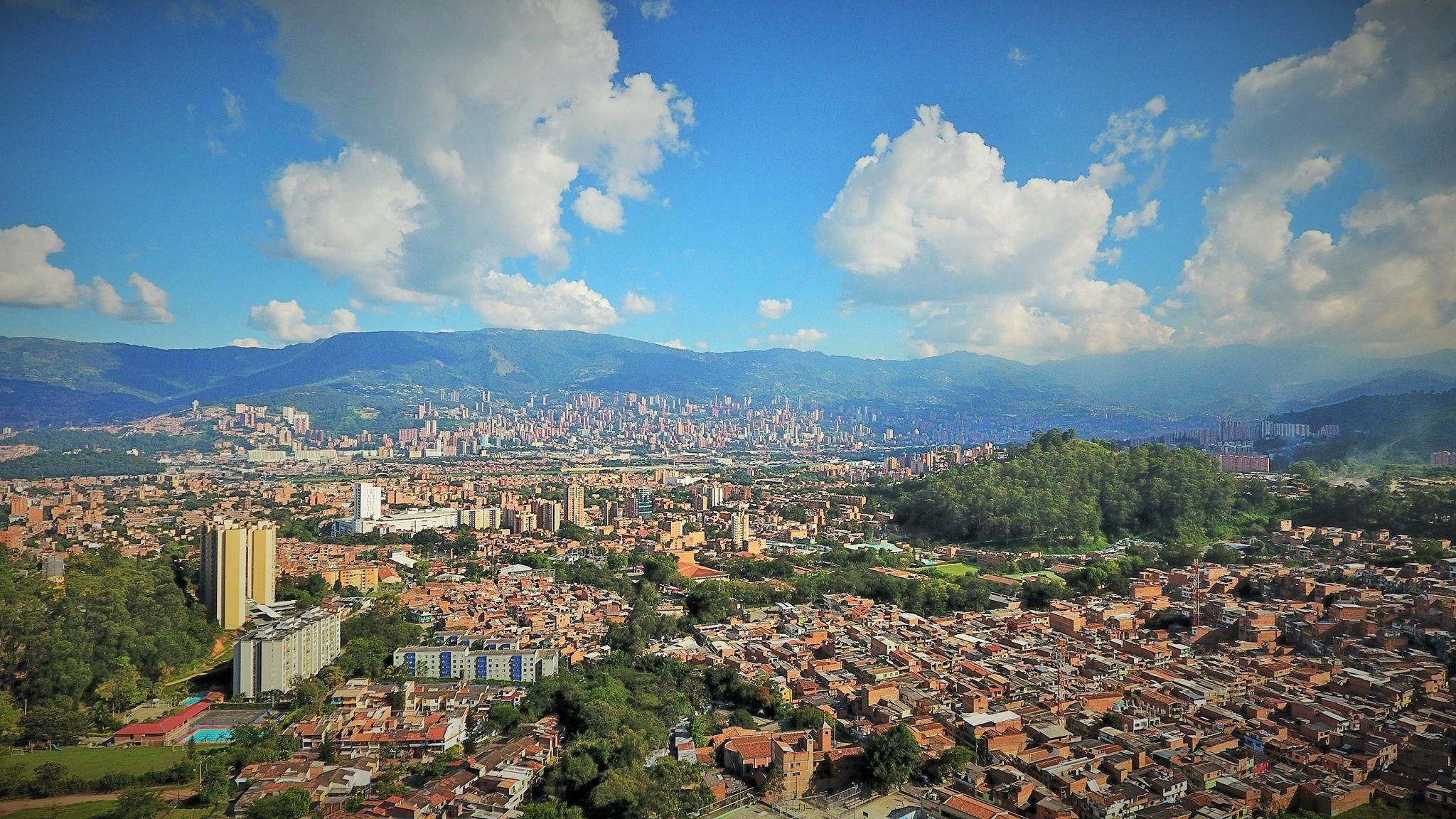 2050x1160 Medellin Colombia Tours and Local Tourism Services, Desktop