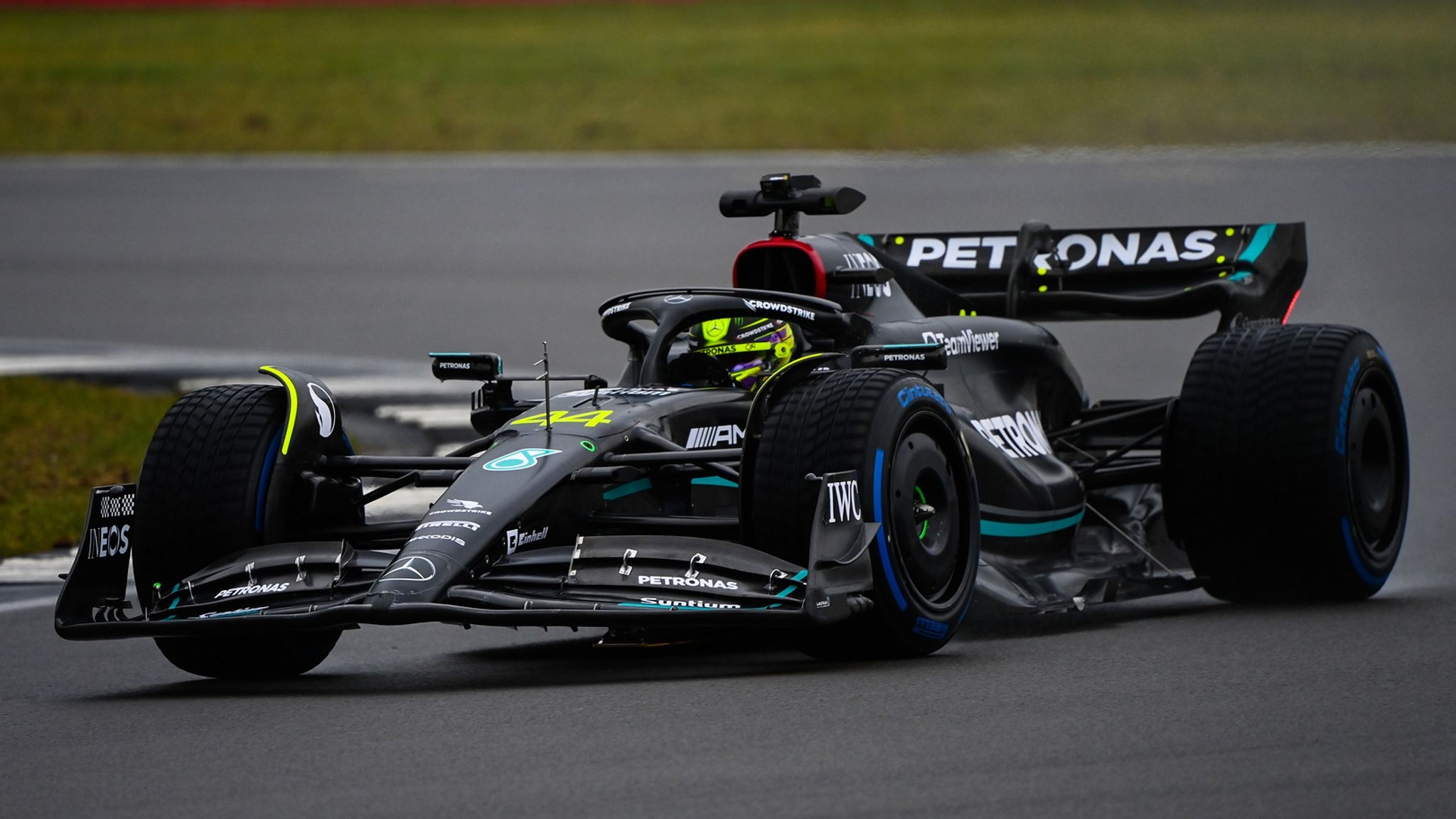 2050x1160 Mercedes duo Lewis Hamilton and George Russell provide positive feedback on W14 ahead of 2023 F1 season, Desktop