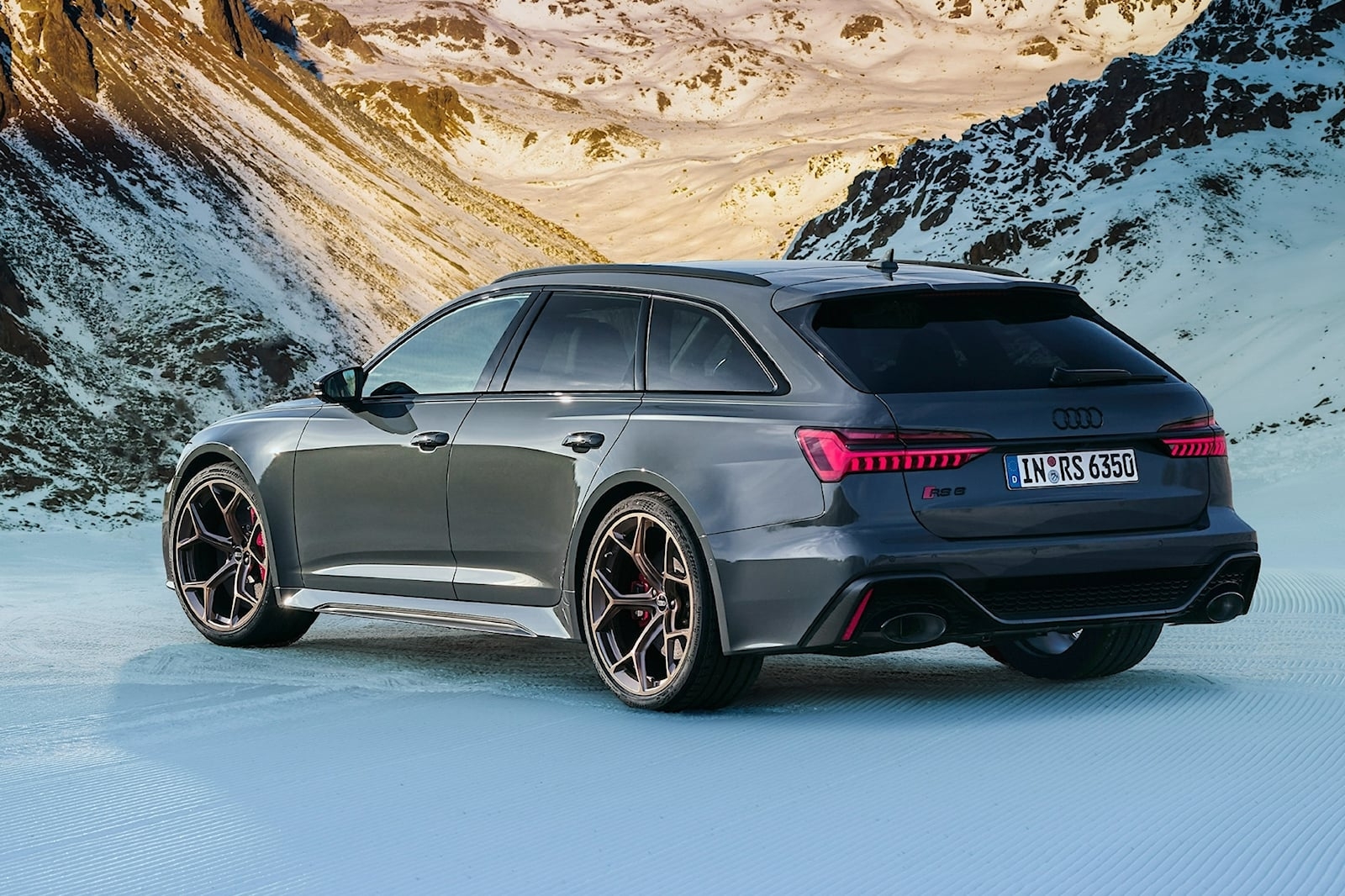 1600x1070 2023 Audi RS6 Avant Exterior Dimensions: Colors Options & Accessories, Desktop