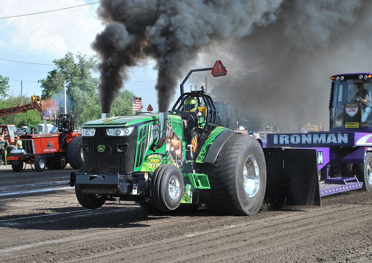 1200x850 Pulling Tractor wallpaper, Vehicles, HQ Pulling Tractor picture, Desktop