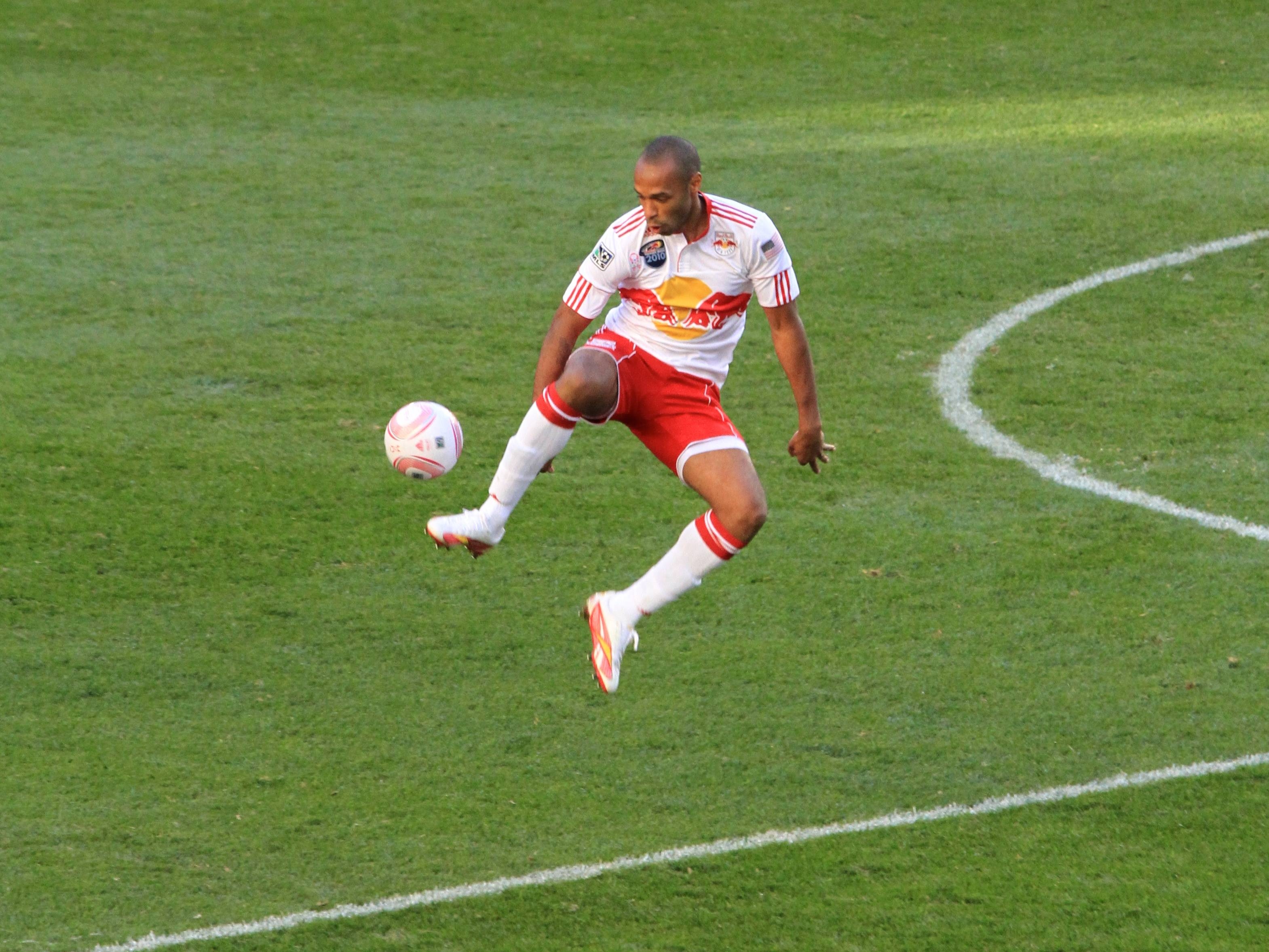 3140x2360 Thierry Henry control New York Red Bulls, Desktop