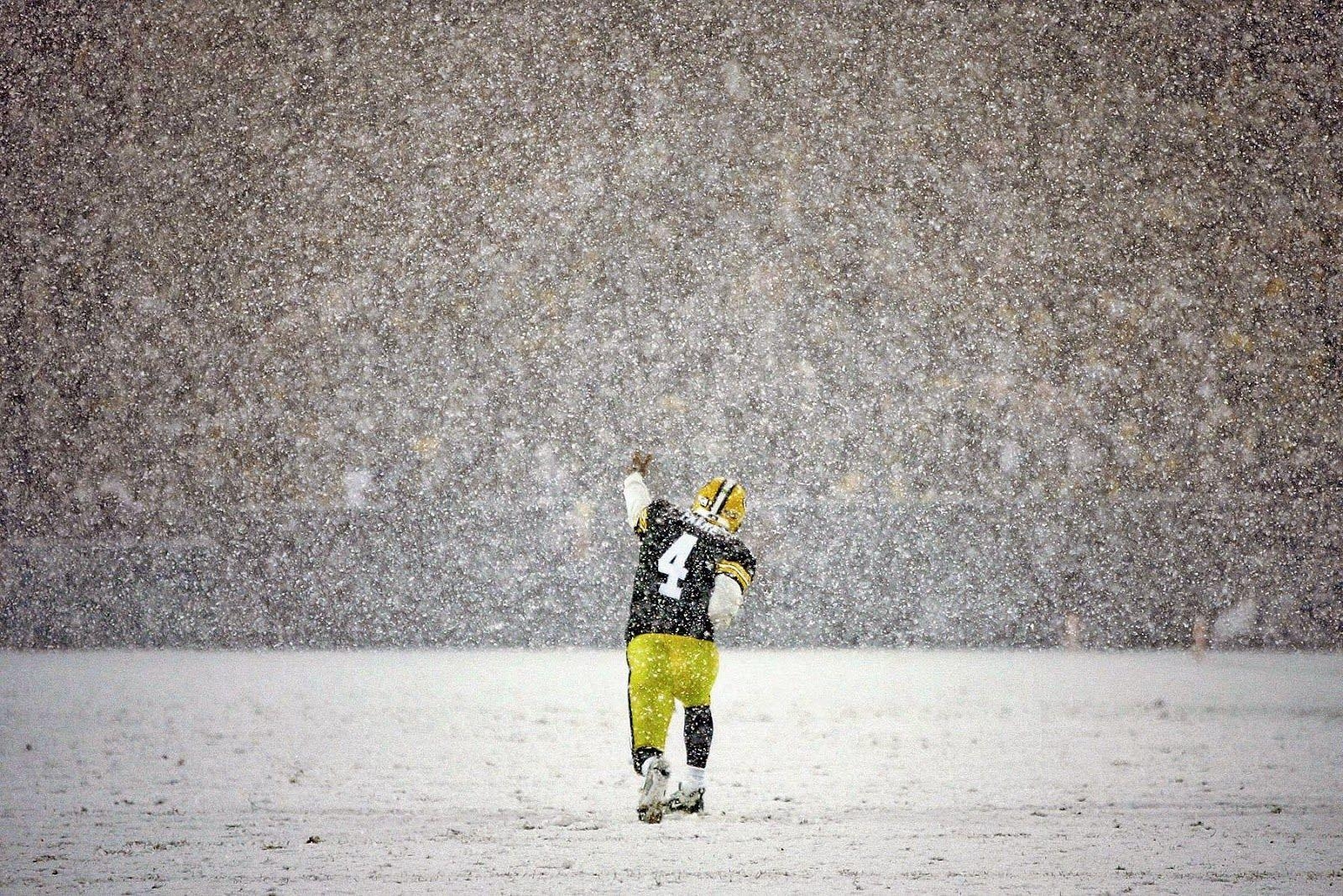 1600x1070 One Of The Best Brett Favre Packer Photo Ever, Desktop