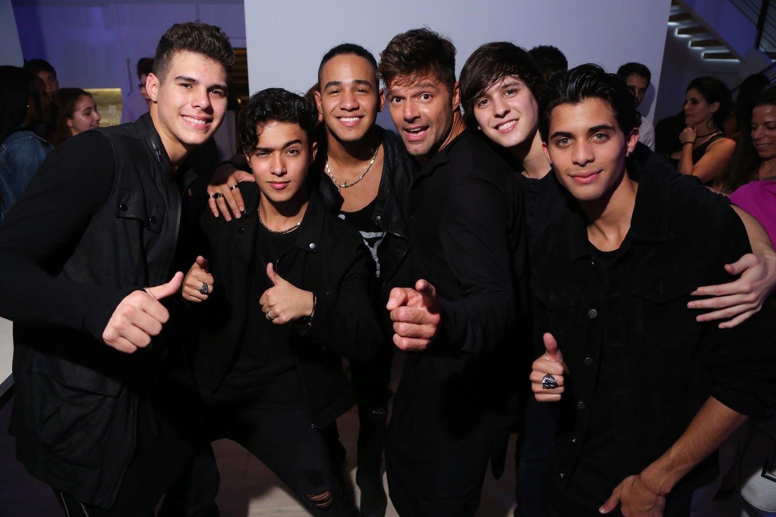 1600x1070 Univision's “La Banda” winners, CNCO with Ricky Martin, Desktop