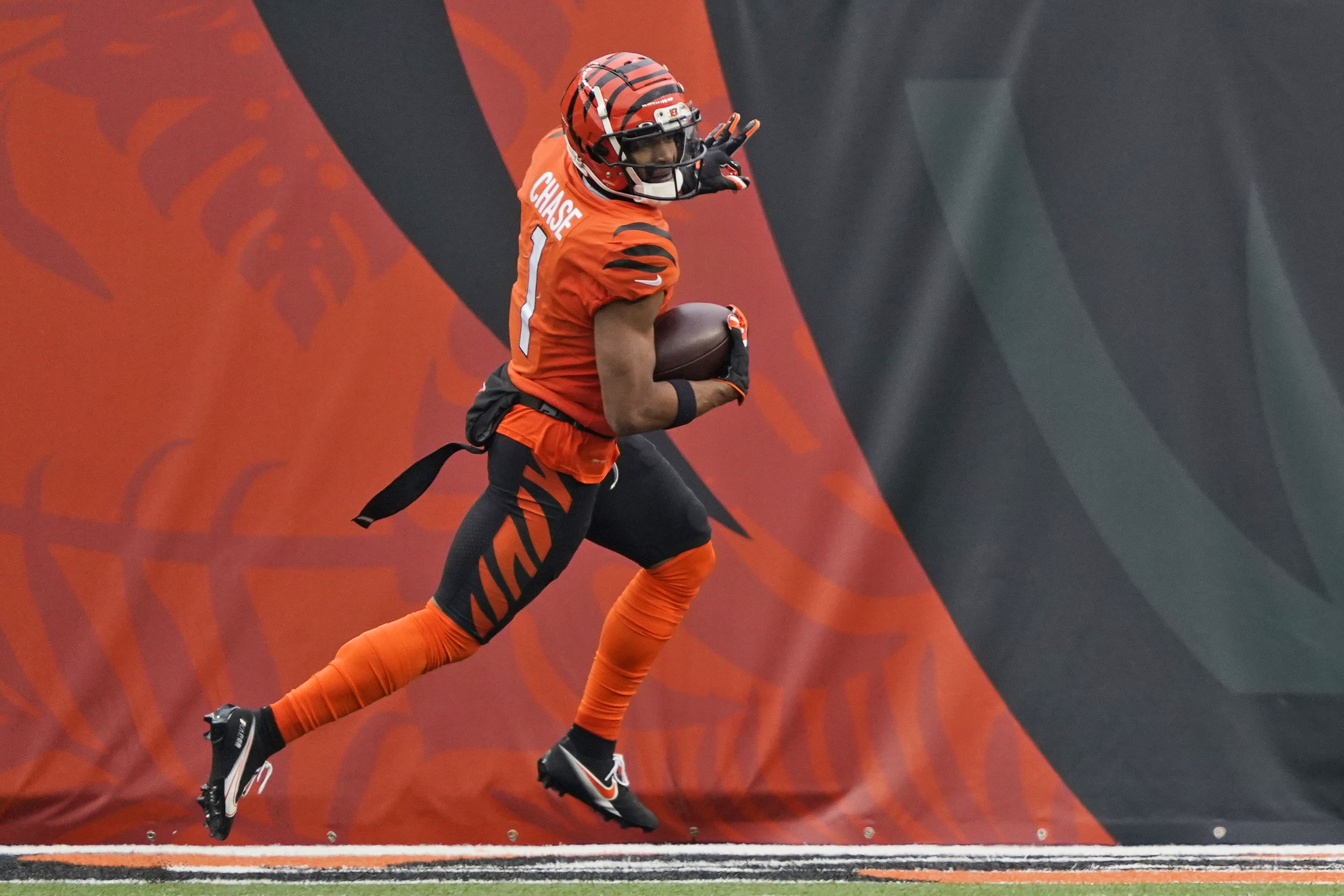 2980x1990 Ja'Marr Chase Torches Chiefs In 34 31 Loss To Bengals, Desktop