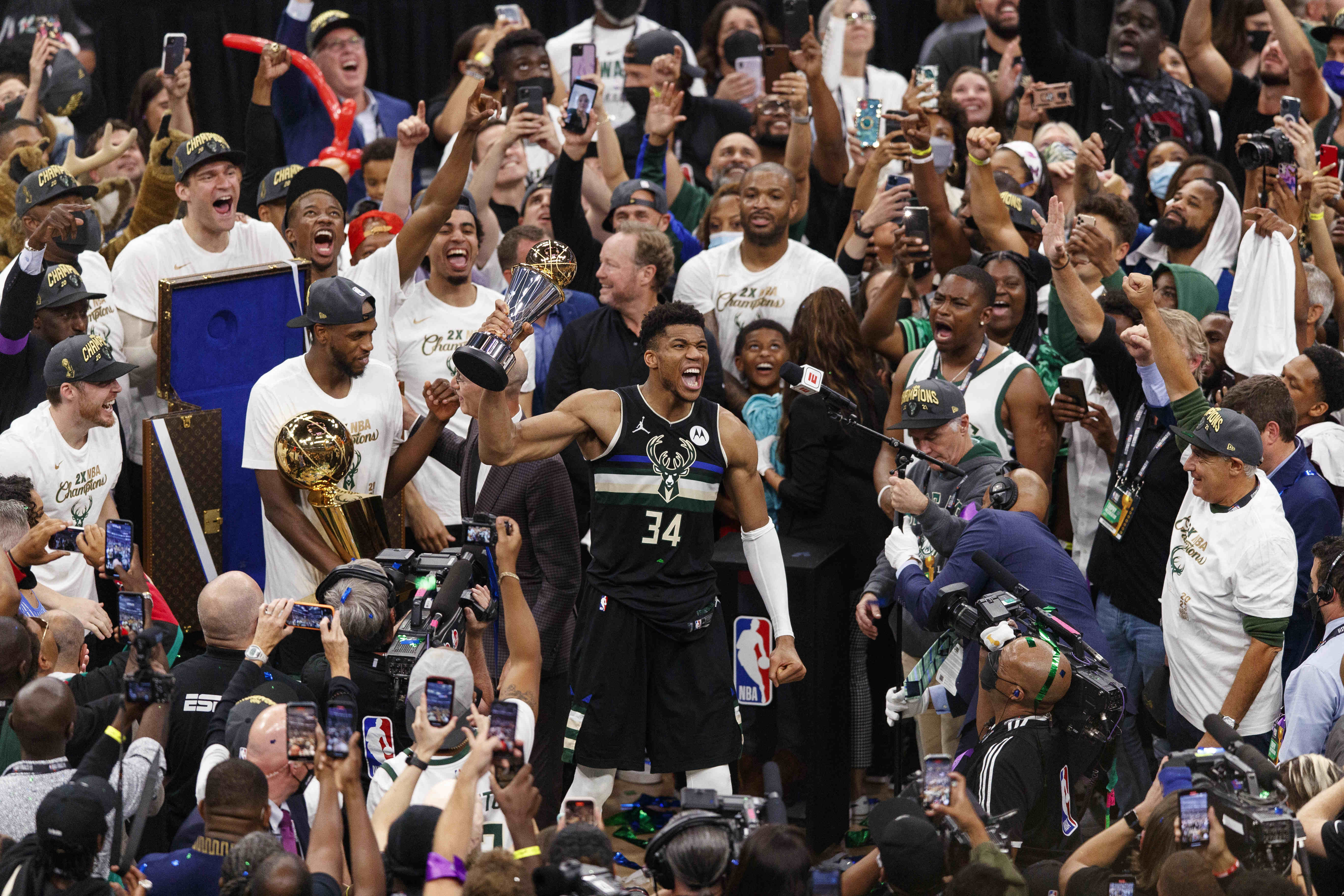 5480x3650 Milwaukee wins first NBA title since Antetokounmpo named Finals MVP, Desktop