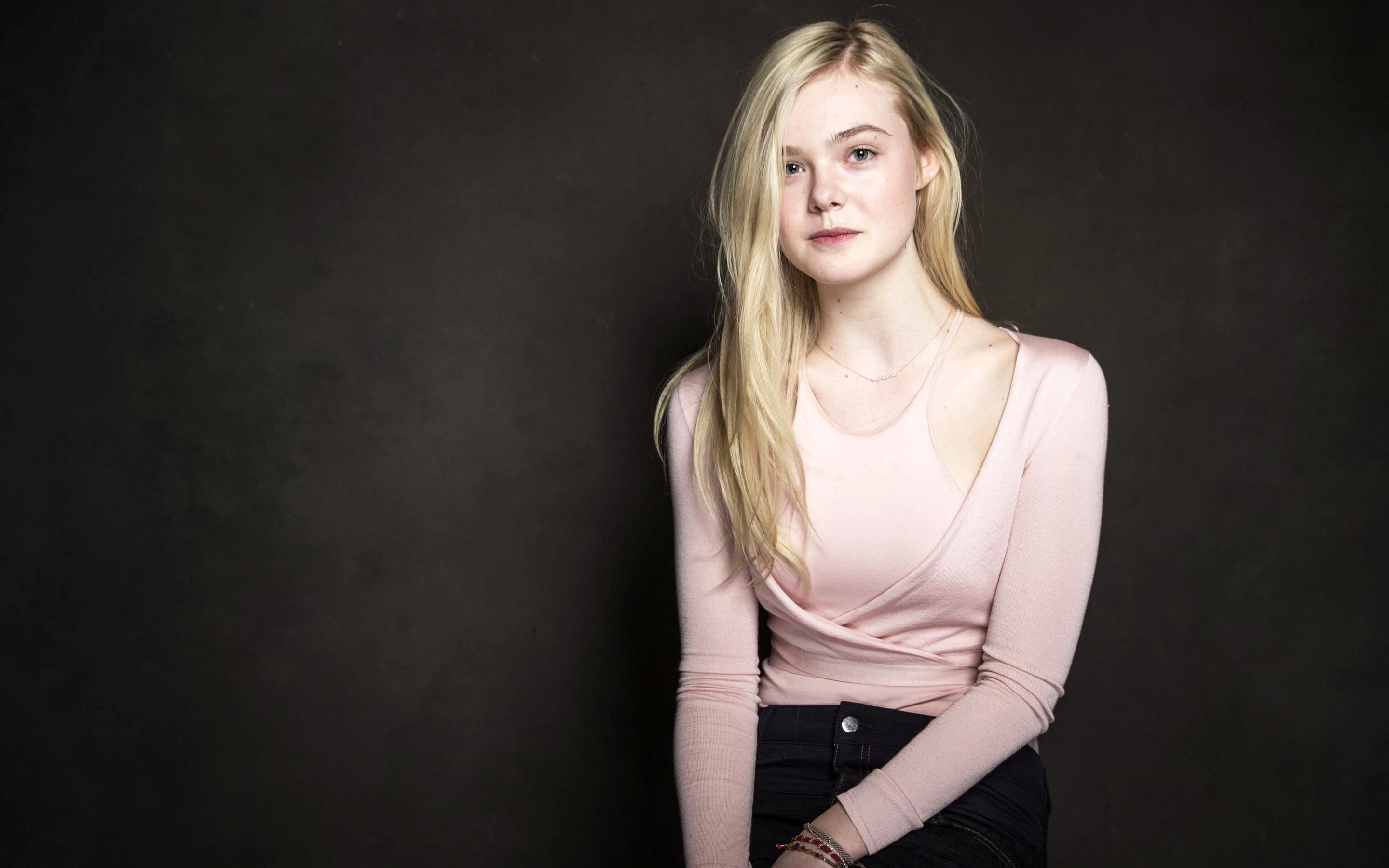 2880x1800 Elle Fanning Wallpaper, Desktop