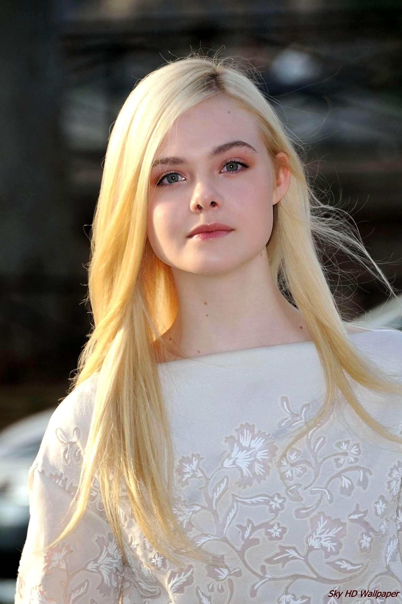 1400x2100 Elle Fanning Wallpaper, Phone