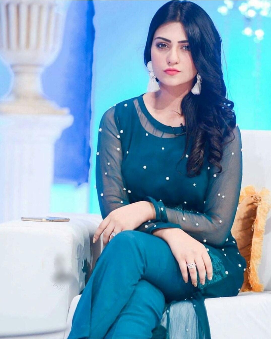 1080x1350 Sarah Khan Wallpaper HD for Android, Phone