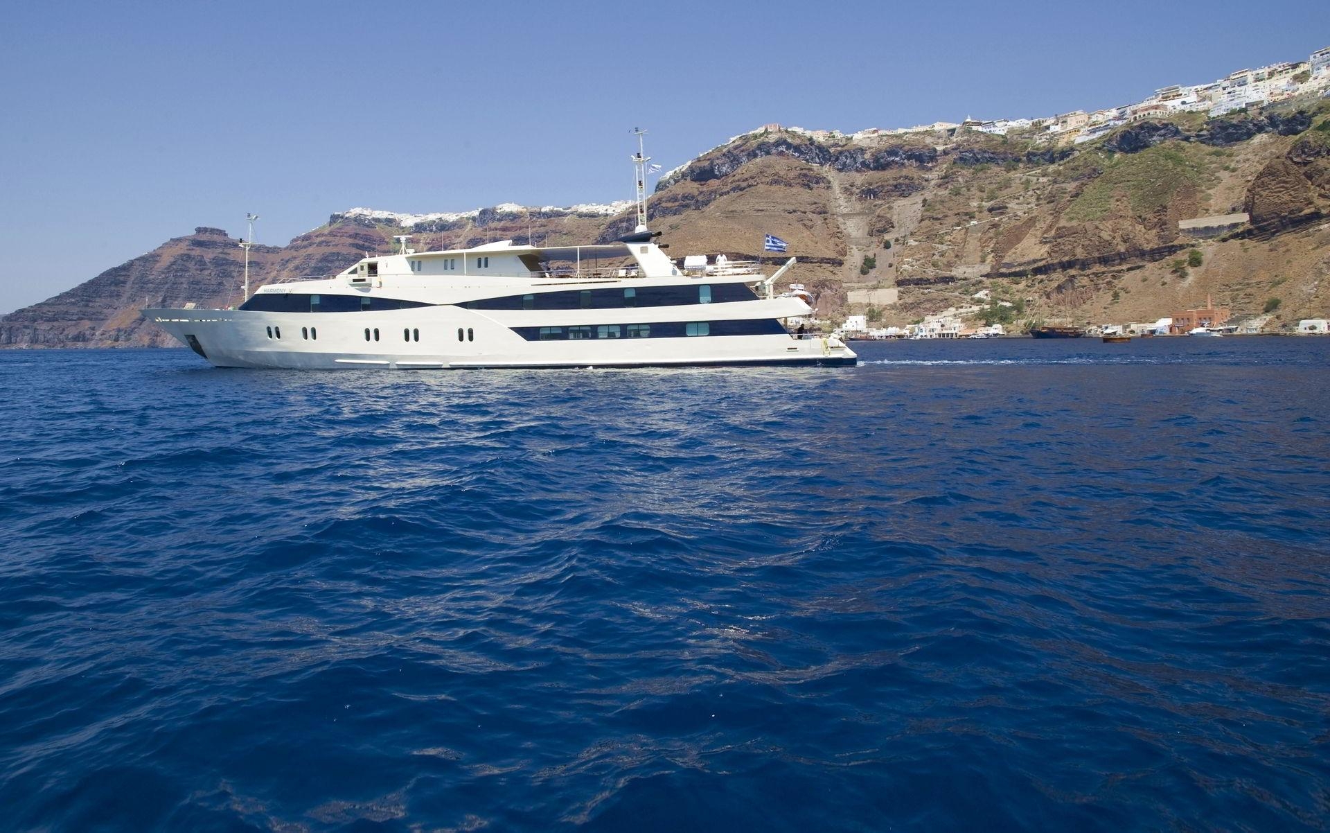 1920x1210 Yacht cruising in the Cyclades, Desktop