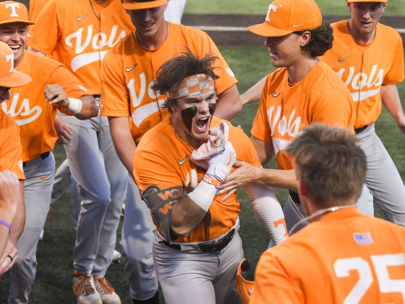 1400x1050 NCAA Tournament: Tennessee, Notre Dame set for super regional matchup Top Talk, Desktop