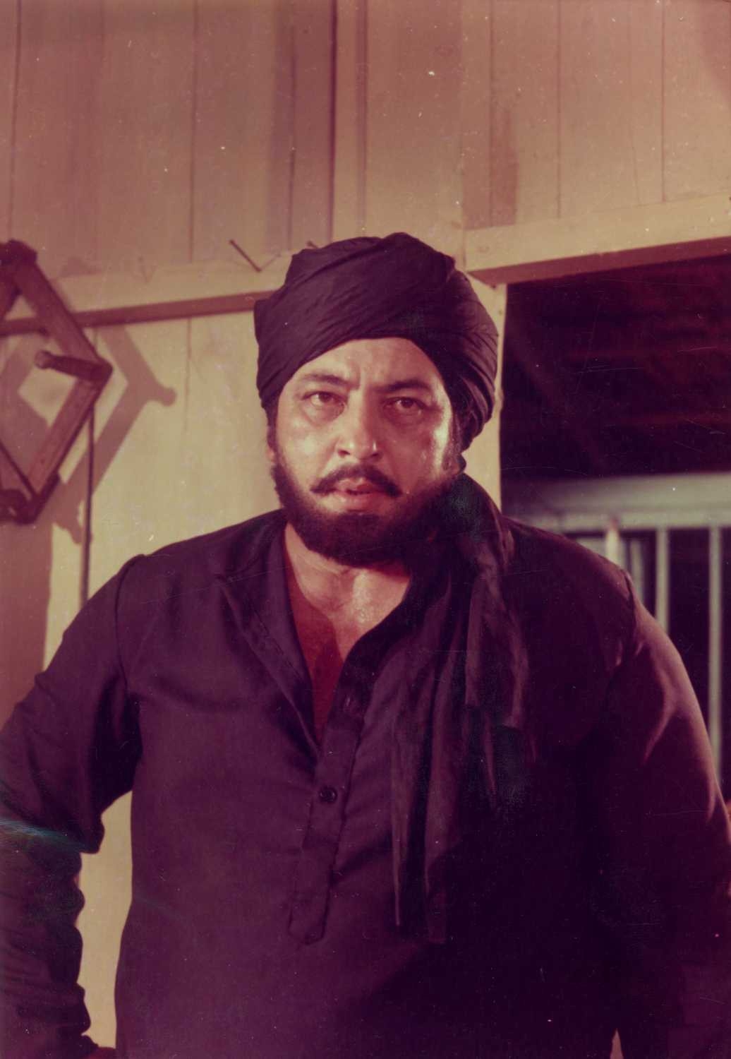 1040x1500 Remembering the beloved star Amjad Khan on his 78th birth anniversary today, Phone