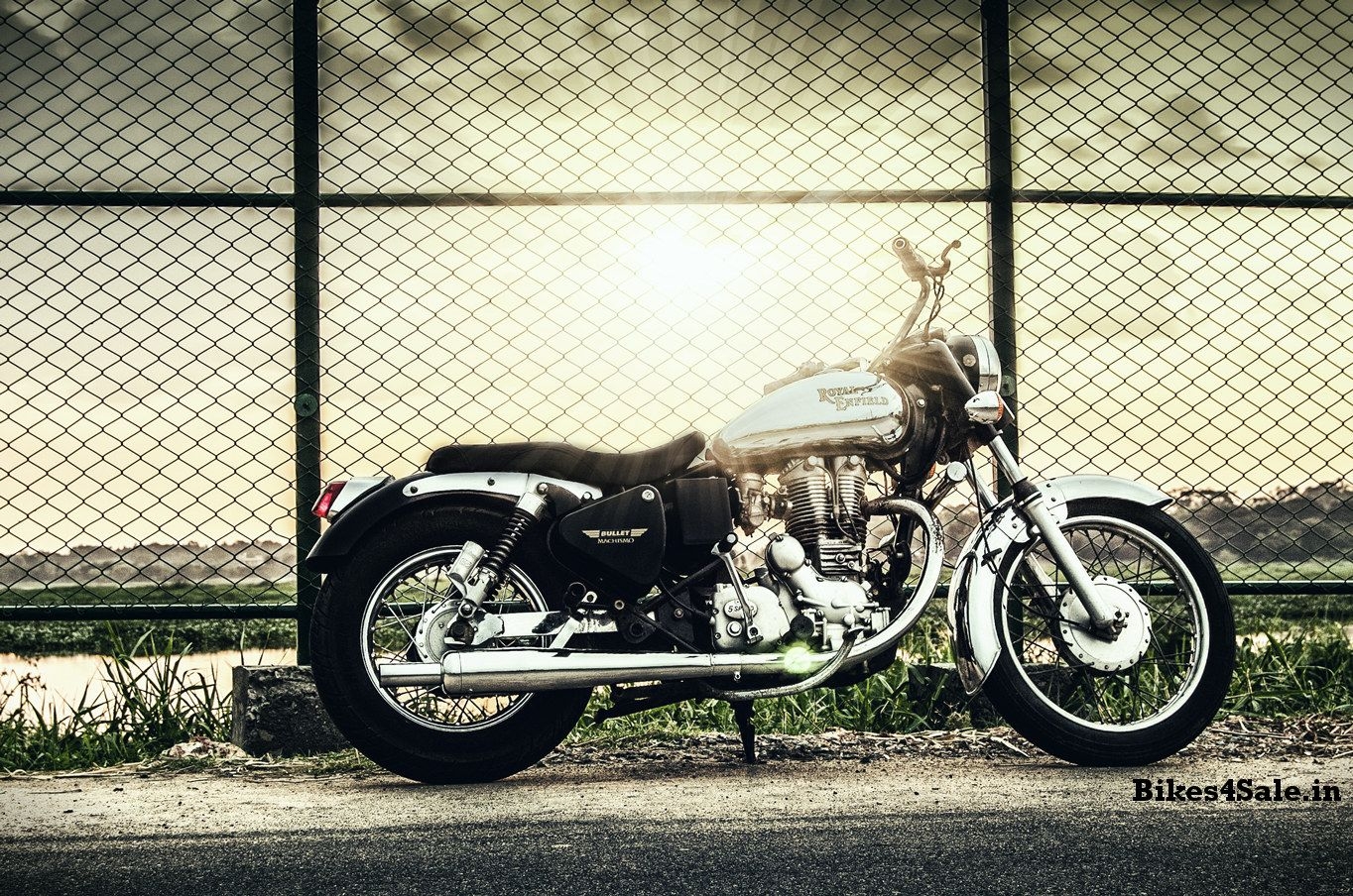 1370x910 Royal Enfield Bullet 350 Photo, Desktop