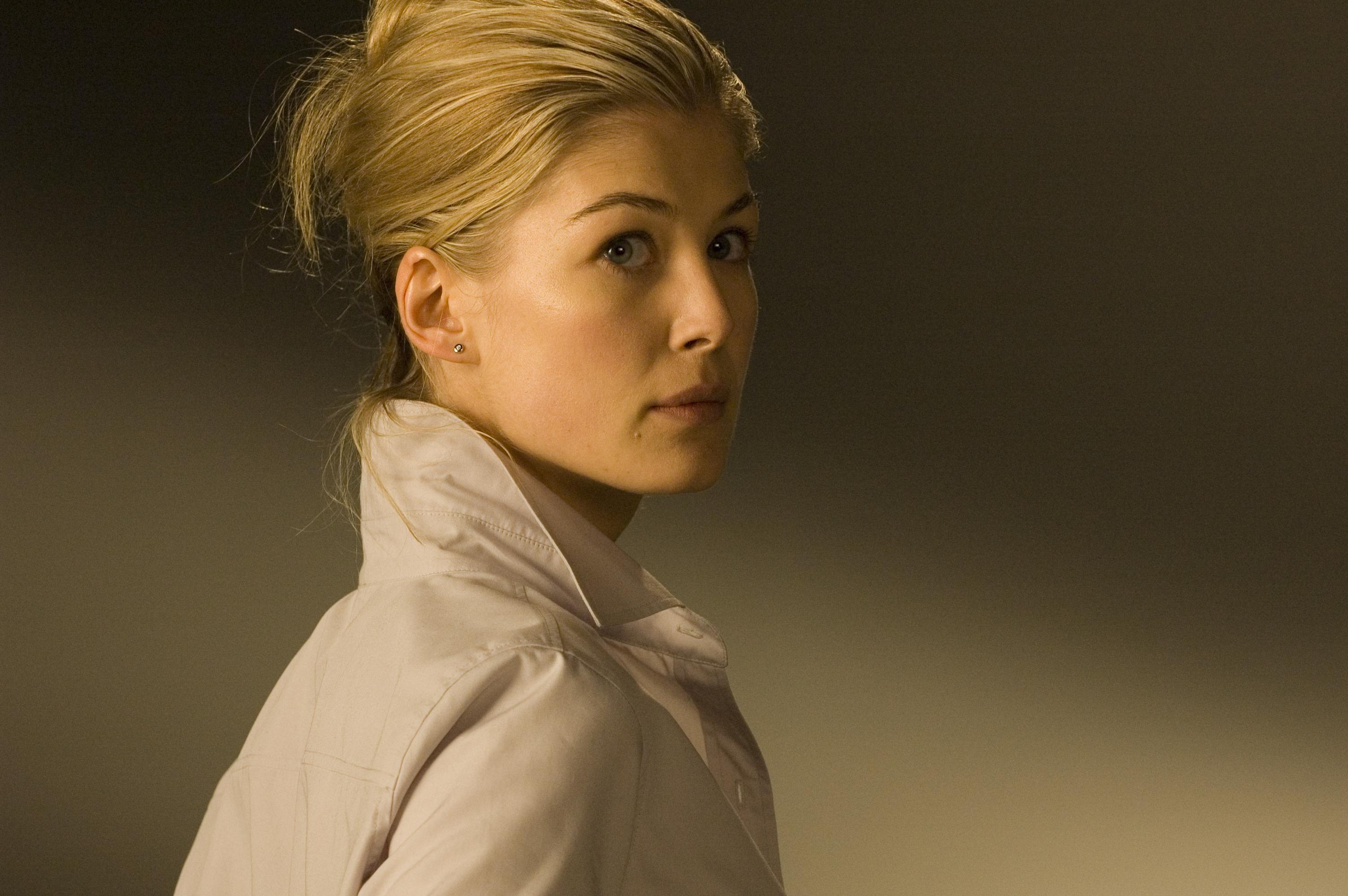 3010x2000 Rosamund Pike Wallpaper High Resolution and Quality Download, Desktop