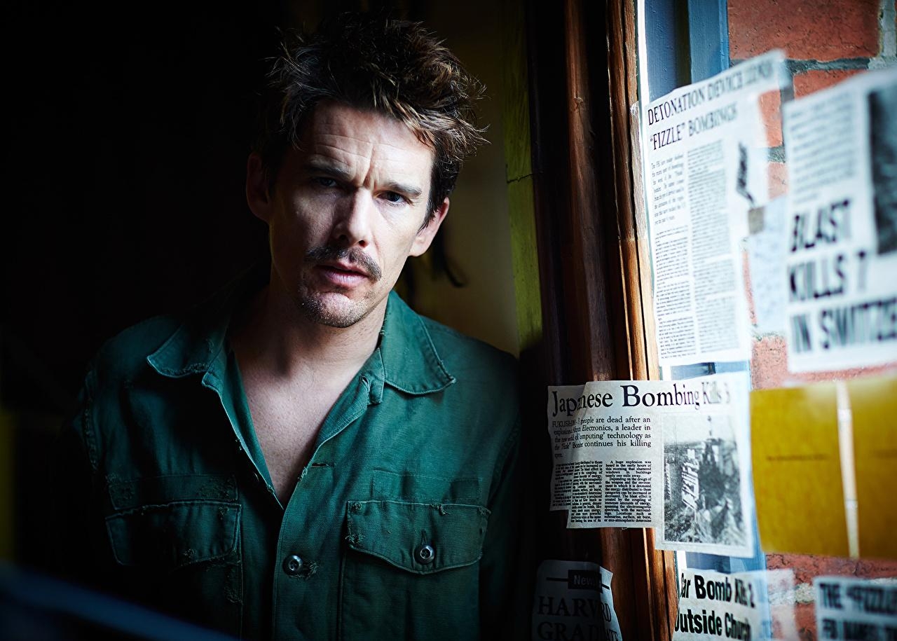 1280x920 Photos Men Newspaper Ethan Hawke The Bartender Predestination Movies, Desktop