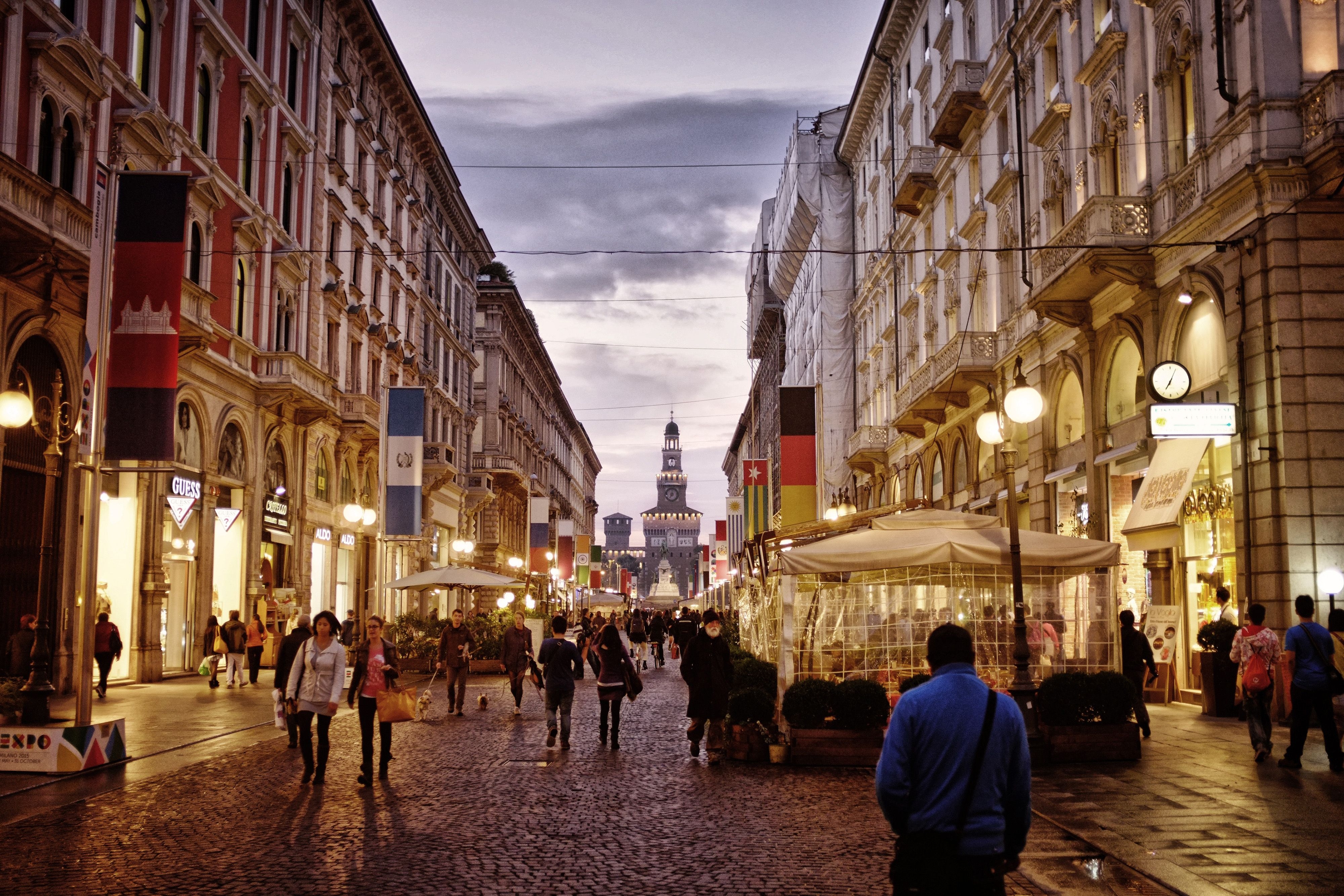 4000x2670 Street in Milan, Italy Free Photo, Desktop