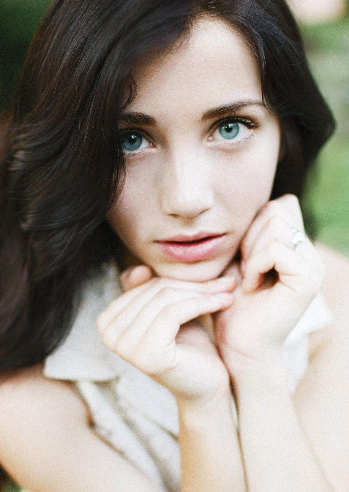 1180x1660 Emily Rudd, Women, Brunette, Face, Blue Eyes, Hands On Head, Phone