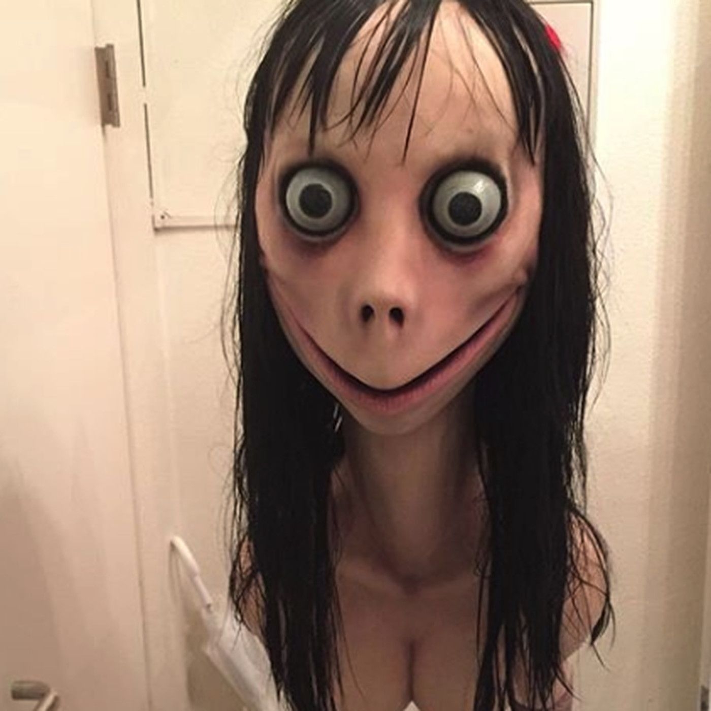 1400x1400 The bogus “Momo challenge” internet hoax, explained, Phone