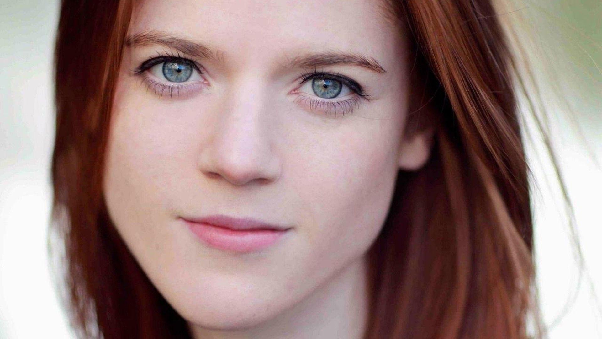 1920x1080 women, Rose Leslie, Actress, Redhead, Face, Eyes, Looking At, Desktop