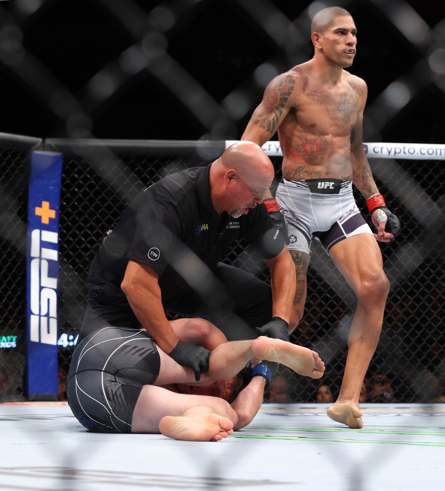 910x1000 Alex Pereira def. Andreas Michailidis at UFC 268: Best photo, Phone