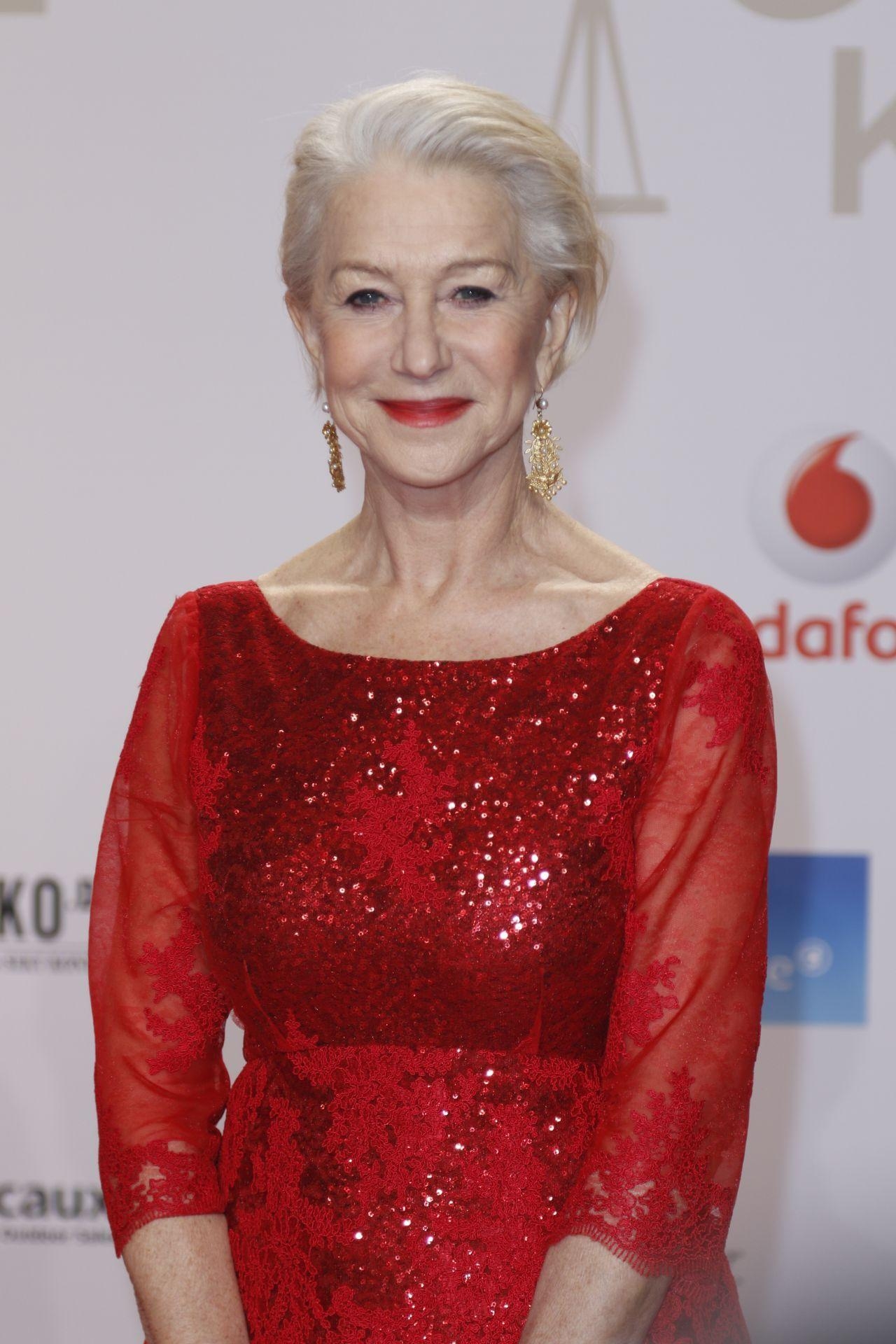 1280x1920 Helen Mirren Goldene Camera Awards in Hamburg, Phone