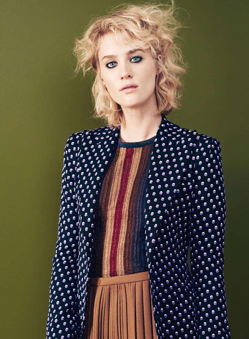 960x1310 Mackenzie Davis, Phone