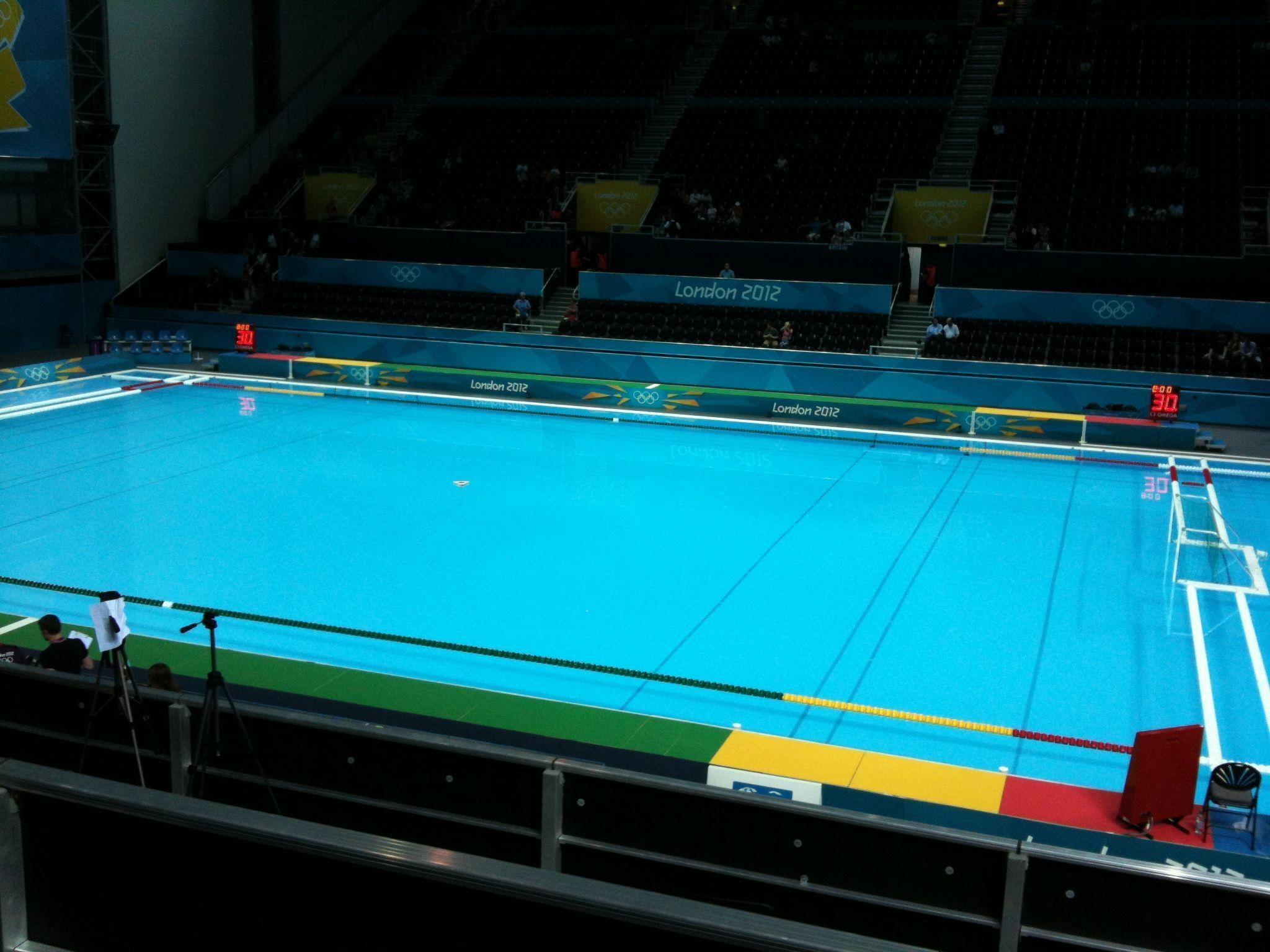 2050x1540 At the water polo to see fellow, Desktop