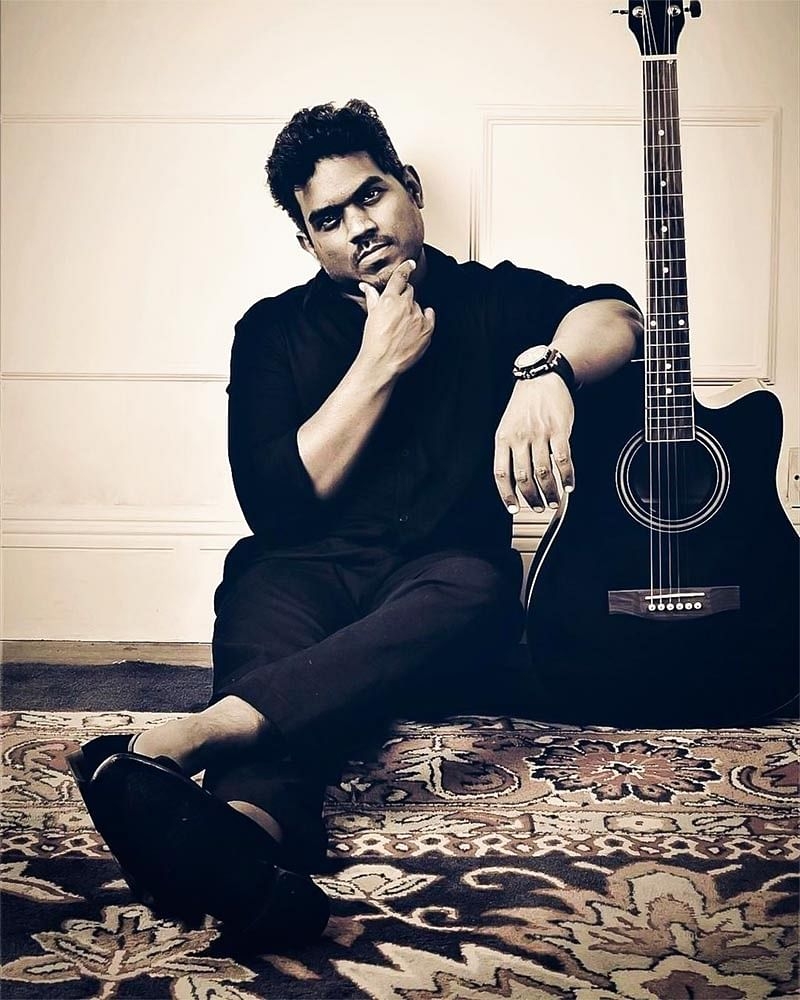 800x1000 Yuvan Shankar Raja's nostalgic throwback photo wins hearts!, Phone